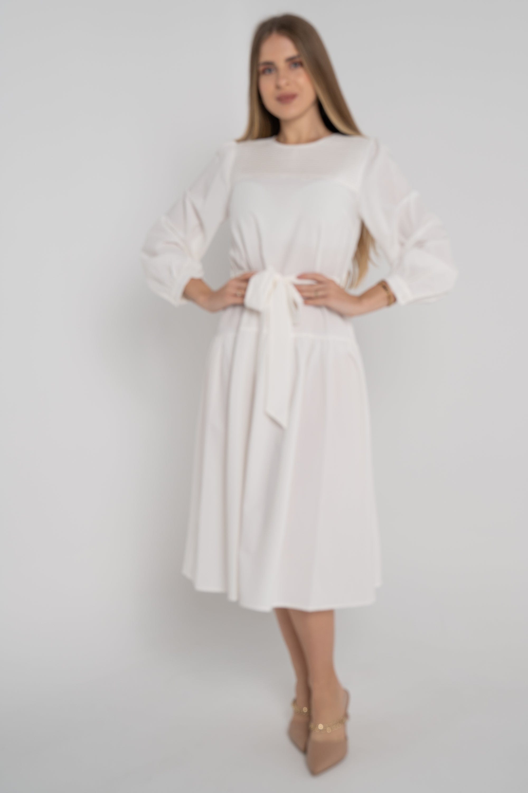 ميكا فستان ميدي سادة بكسرات على الصدر كم طويل نسائي