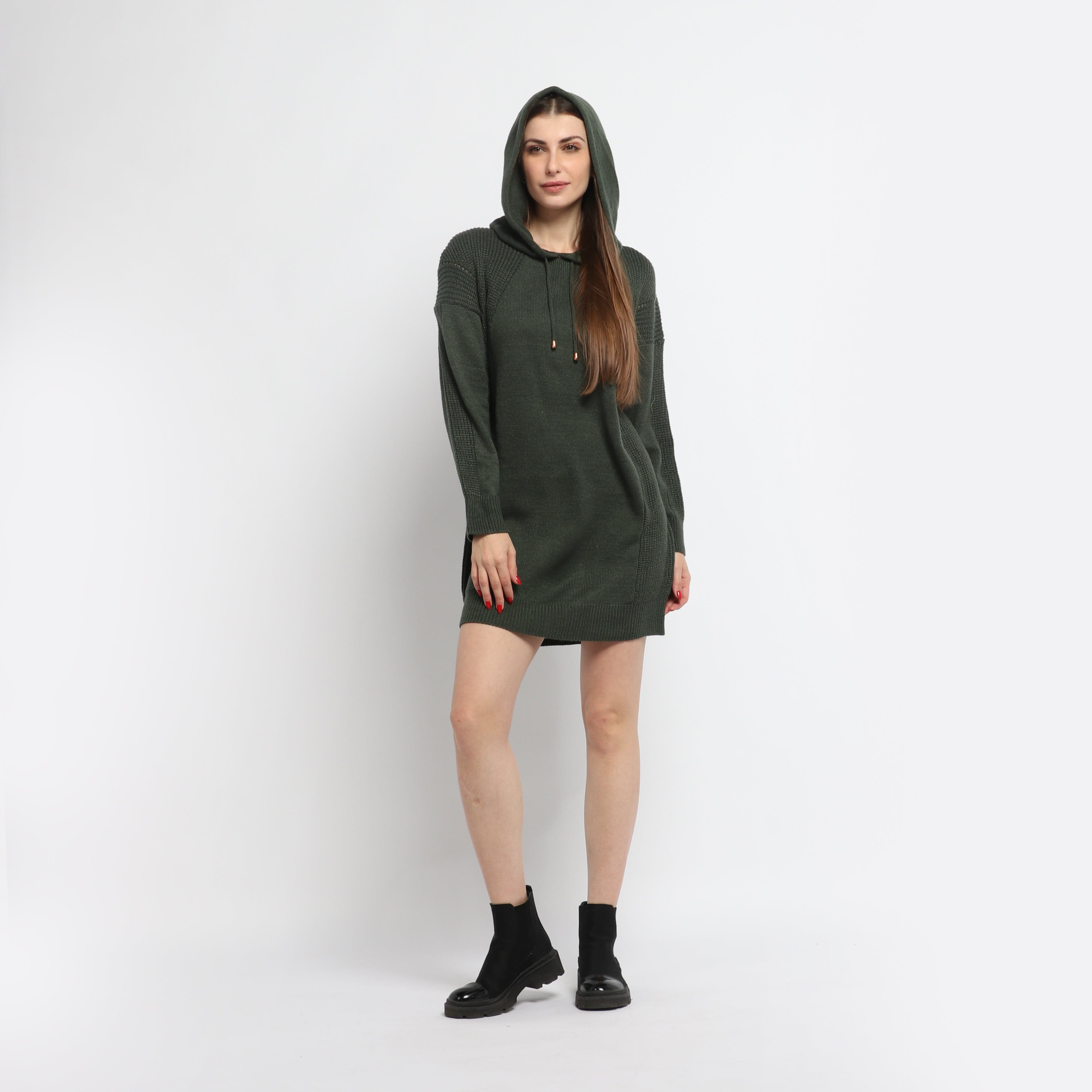 ู
ููุง ุจููุฒุฉ ุทูููุฉ ุดุชูู ู
ุน ูุจุนุฉ ูู
ุทููู ูุณุงุฆู