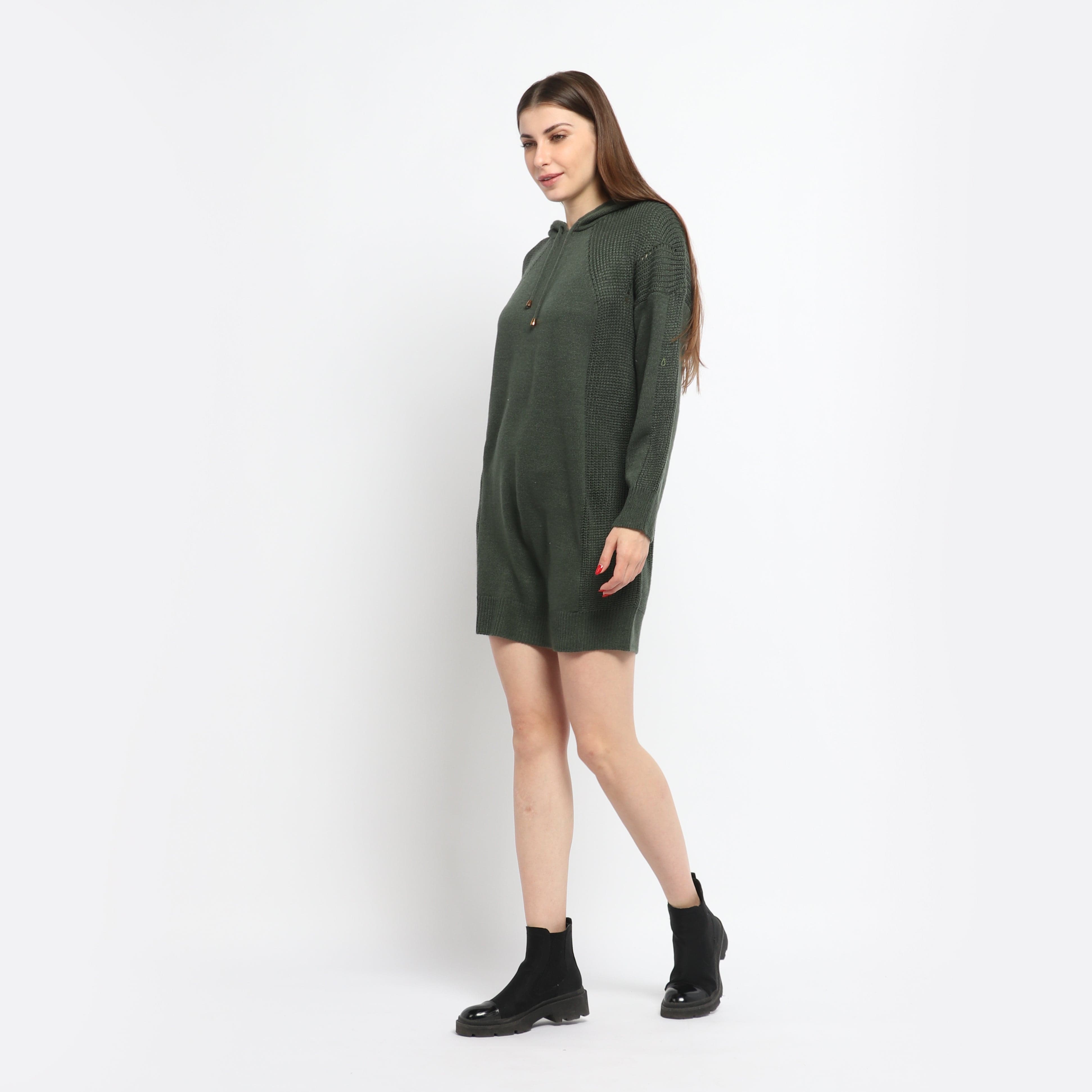 ู
ููุง ุจููุฒุฉ ุทูููุฉ ุดุชูู ู
ุน ูุจุนุฉ ูู
ุทููู ูุณุงุฆู