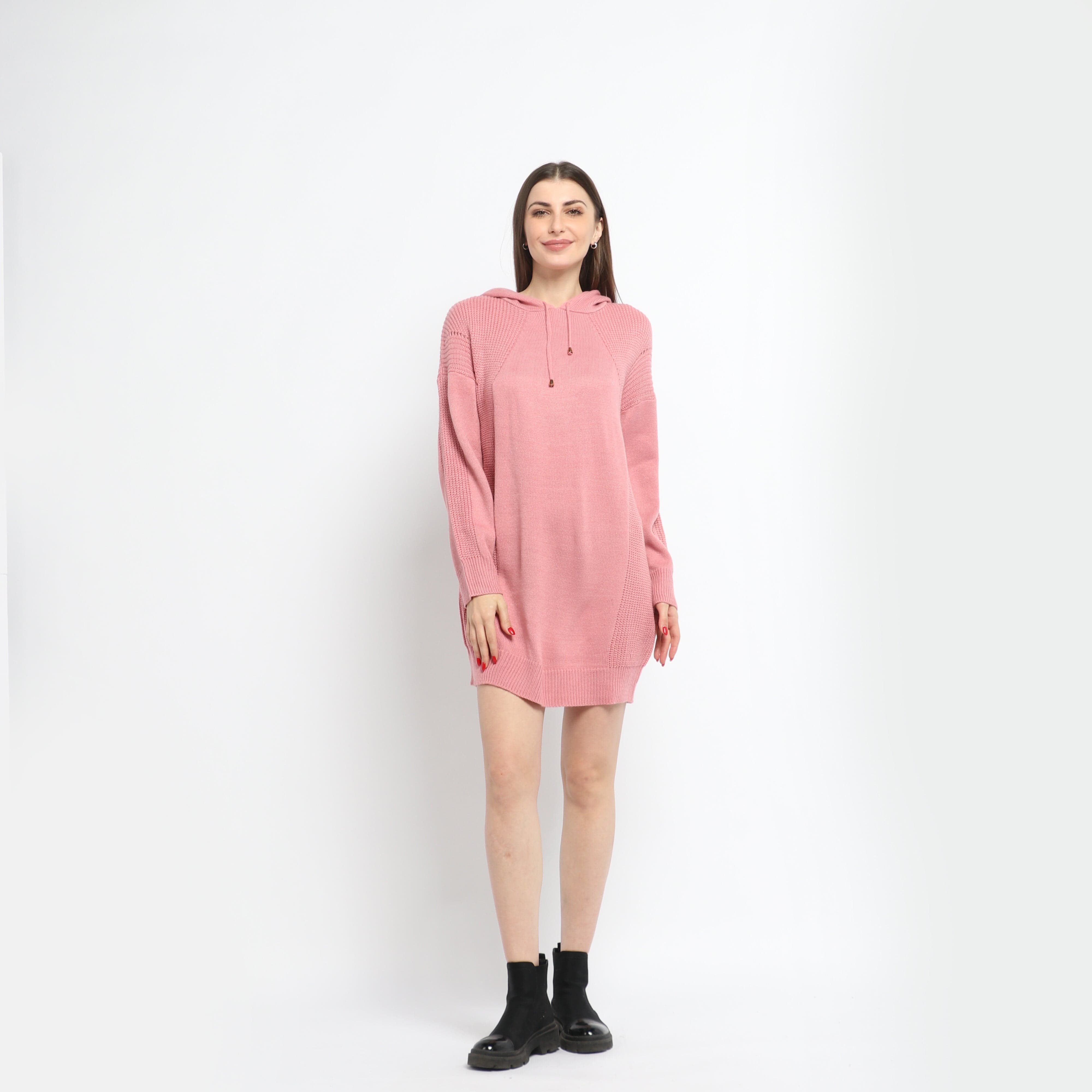 ู
ููุง ุจููุฒุฉ ุทูููุฉ ุดุชูู ู
ุน ูุจุนุฉ ูู
ุทููู ูุณุงุฆู