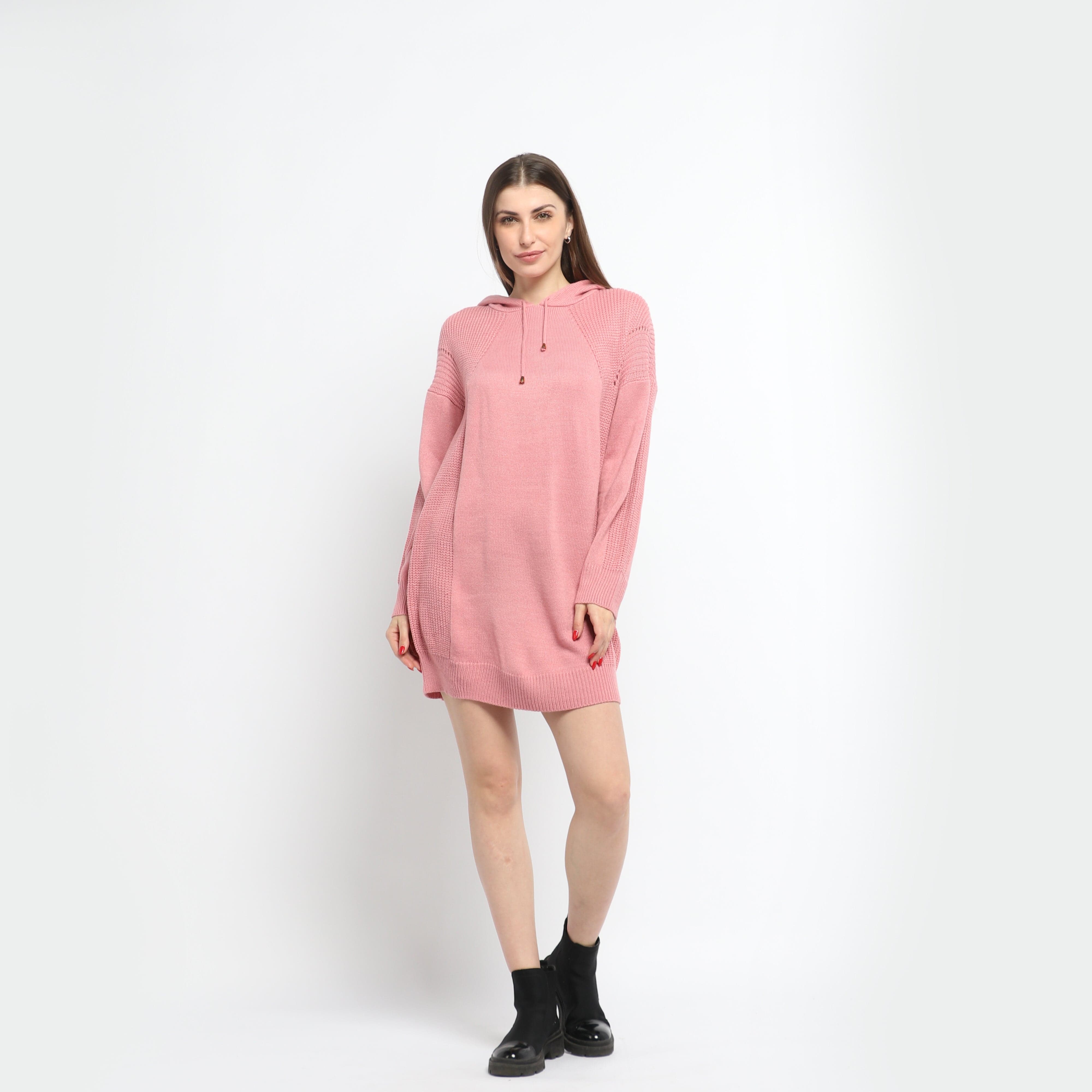 ู
ููุง ุจููุฒุฉ ุทูููุฉ ุดุชูู ู
ุน ูุจุนุฉ ูู
ุทููู ูุณุงุฆู