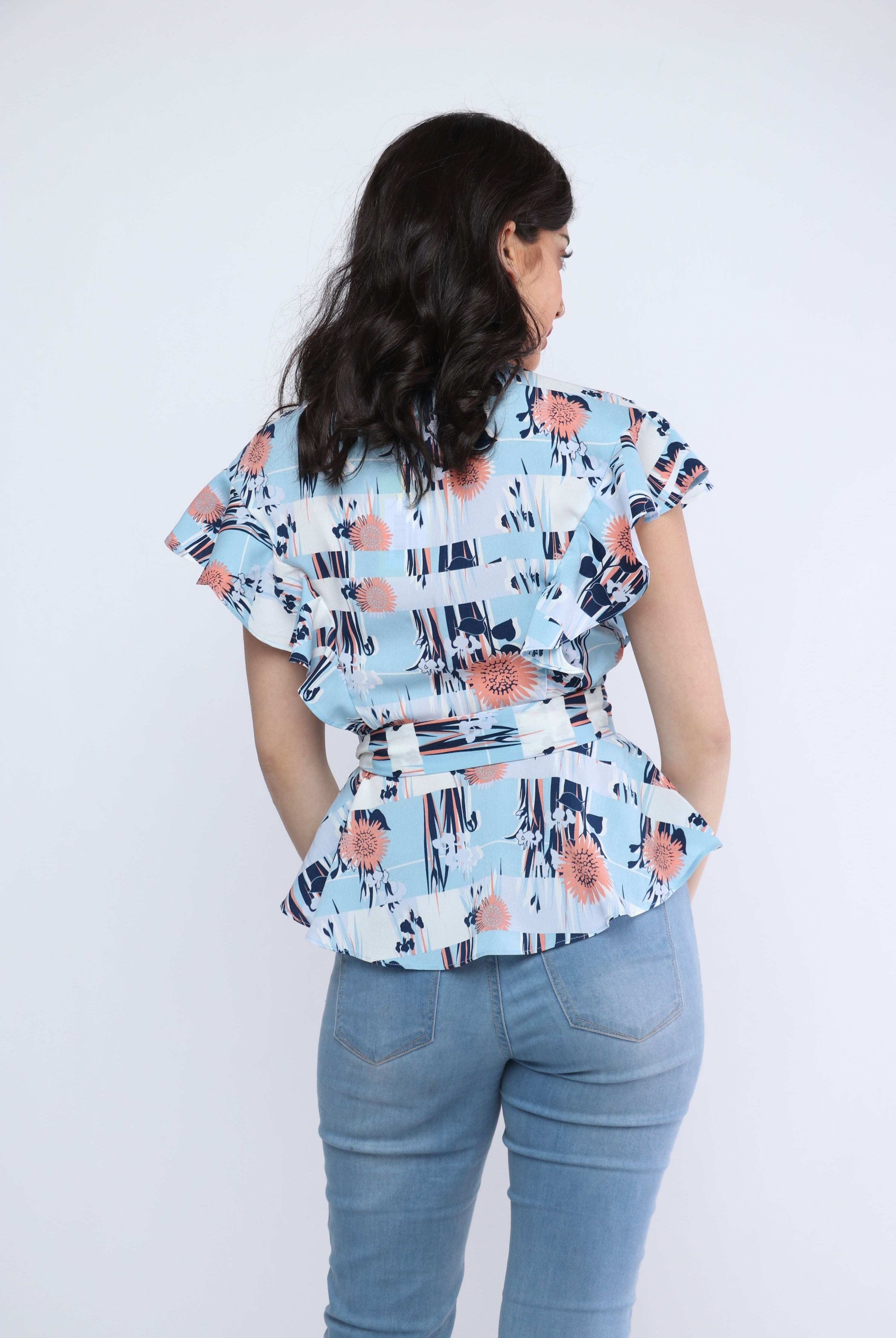 ميكا بلوزة بأكمام قصيرة فراشة مزموم من الخصر