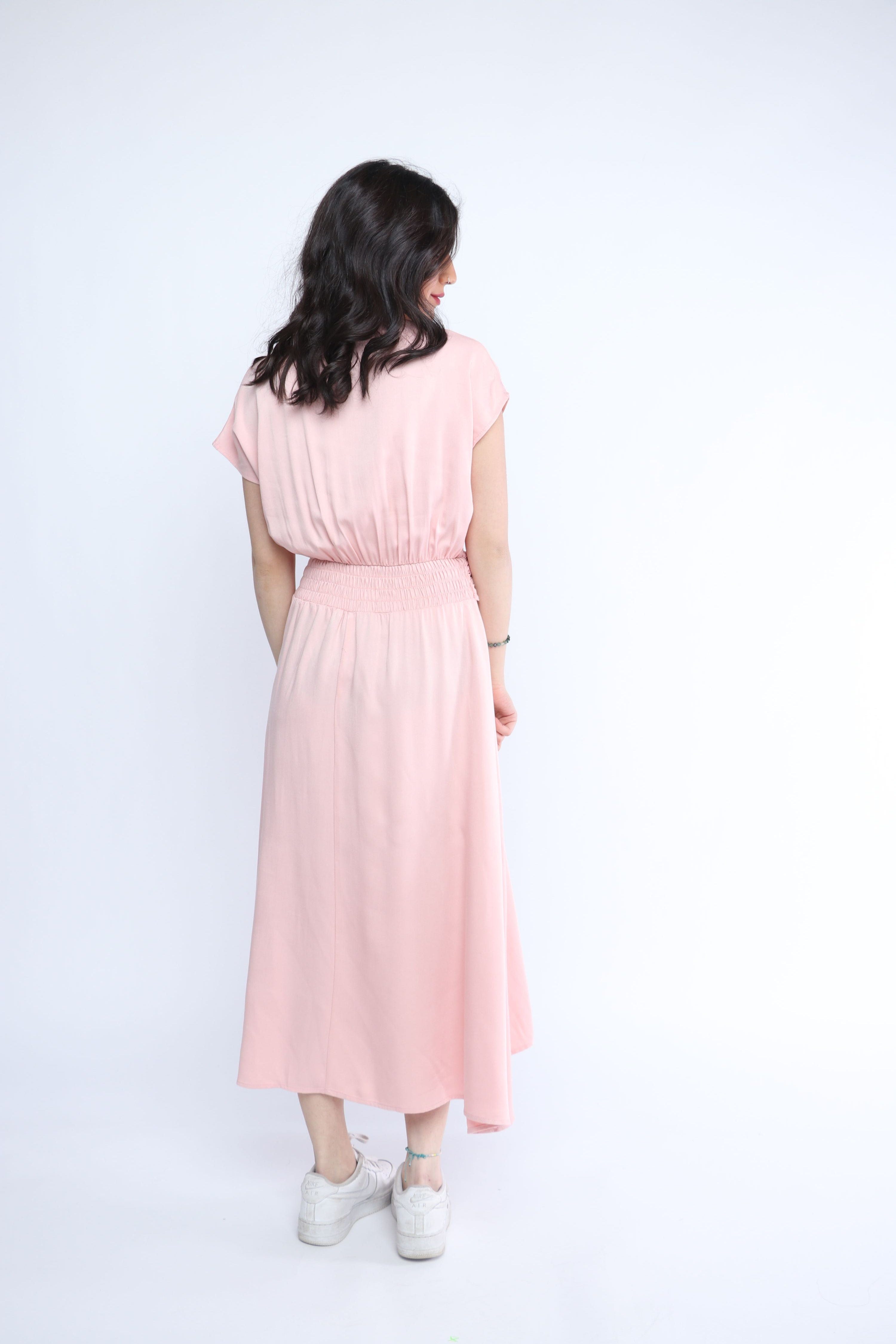 ميكا فستان ميدي بأكمام قصيرة لف بخصر مطاطي