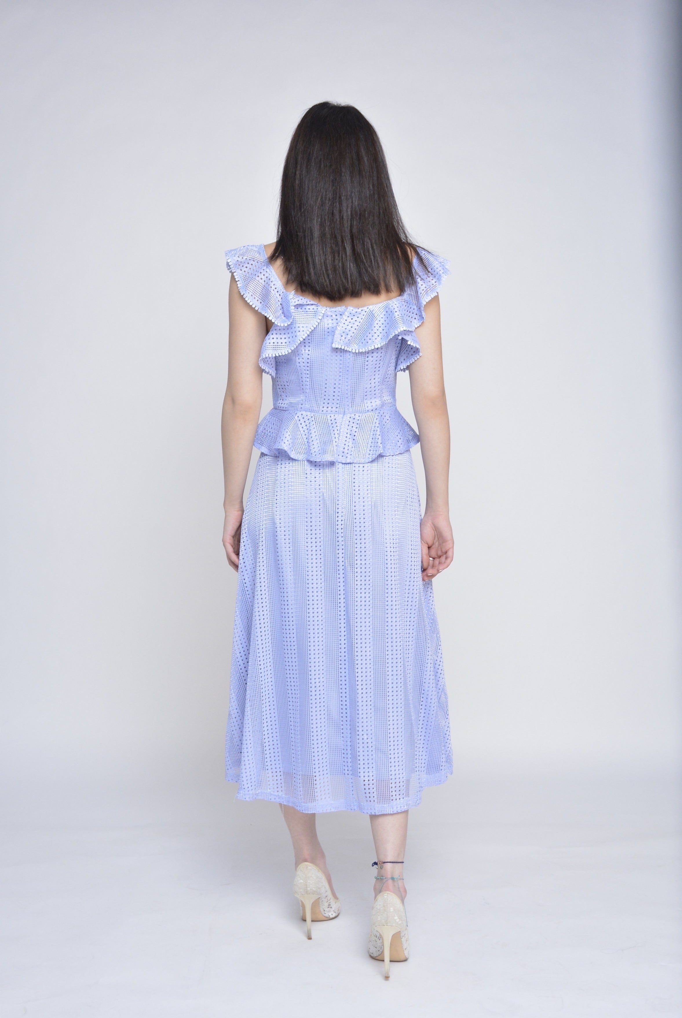 ميكا فستان ميدي بدون أكمام مخرم بفتحة صدر مربعة