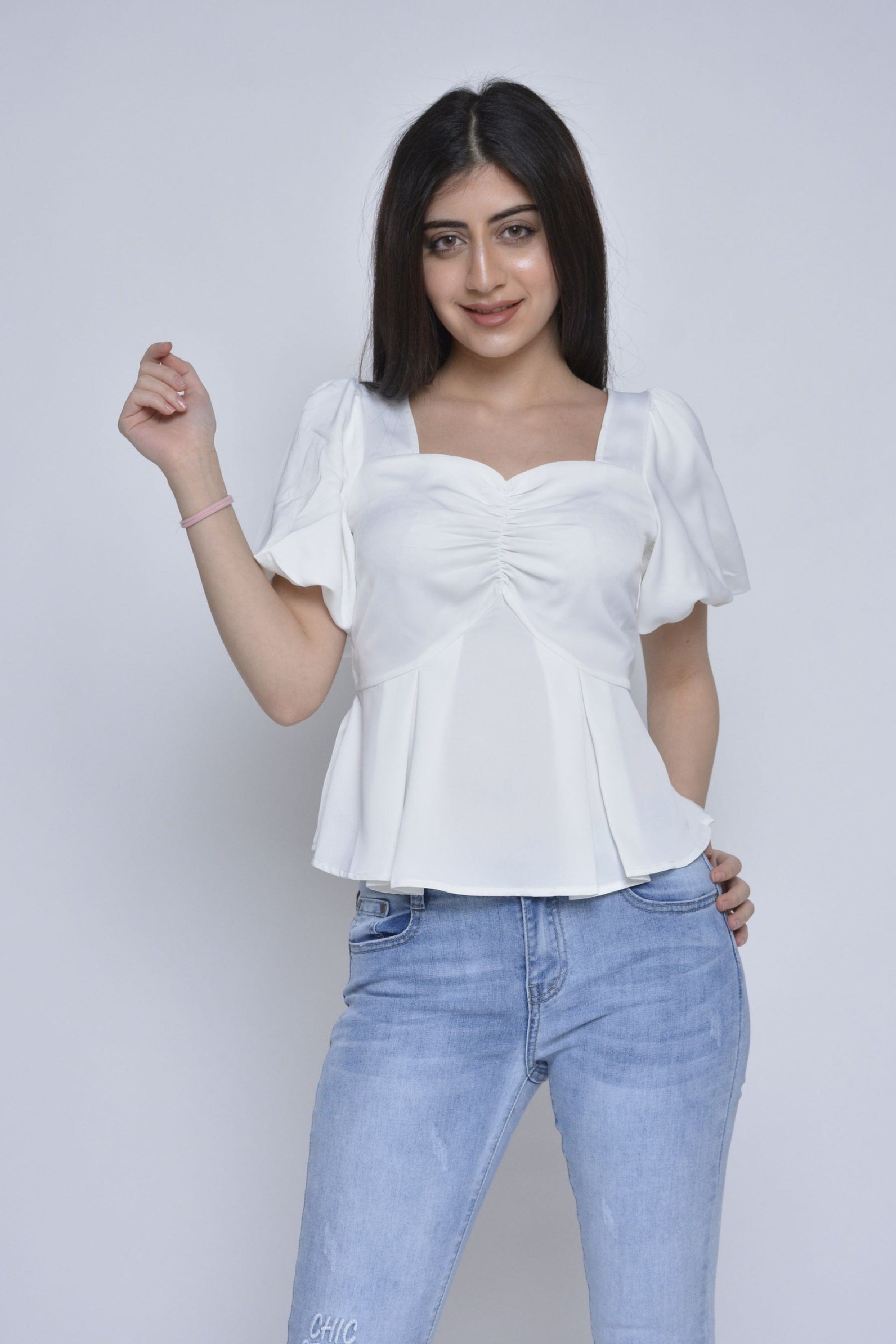 ميكا بلوزة سادة ناعمة بأكمام قصير بف نسائي