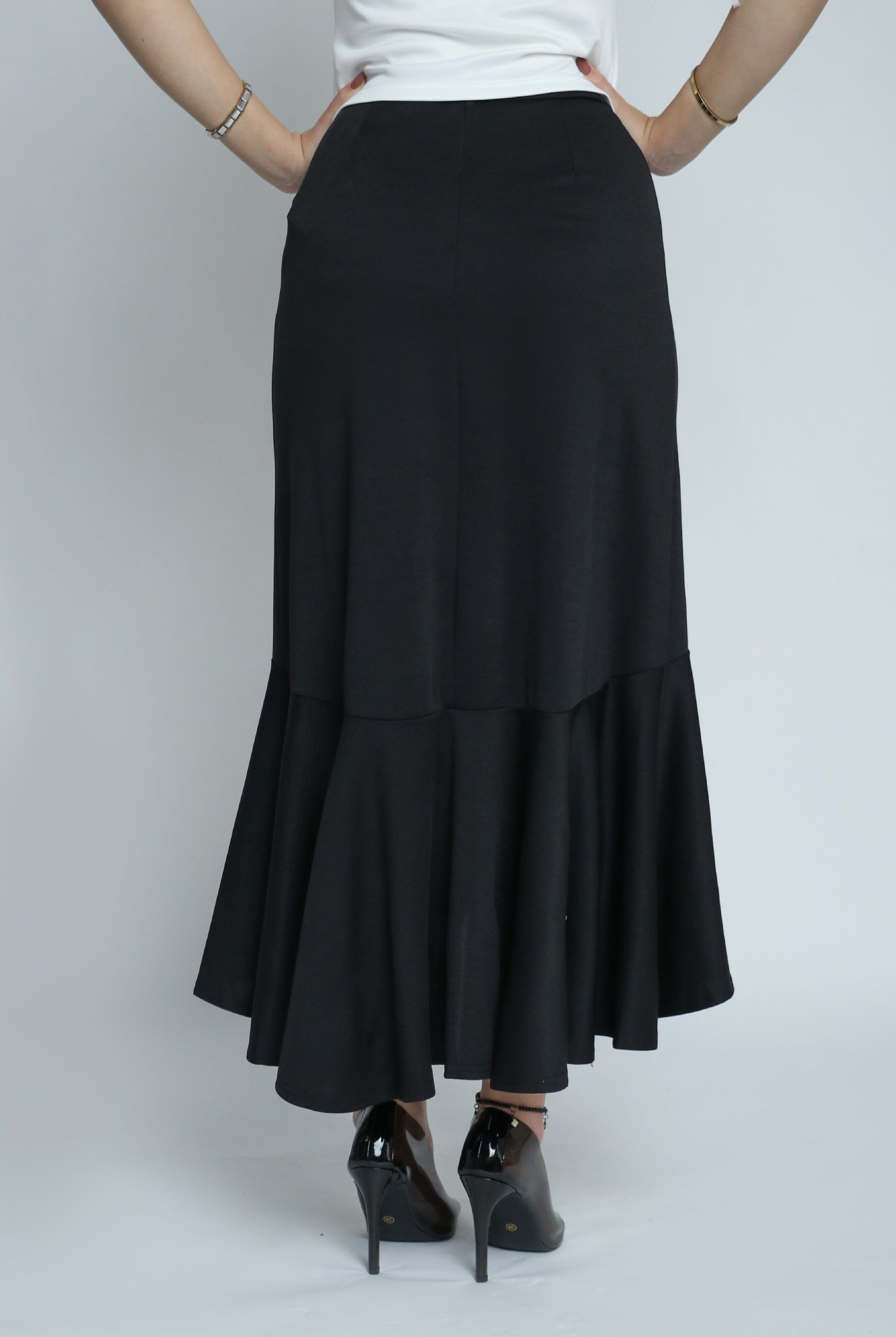 ميكا تنورة متوسطة الطول كشكش من الأسفل طويلة من الخلف قصير من الأمام