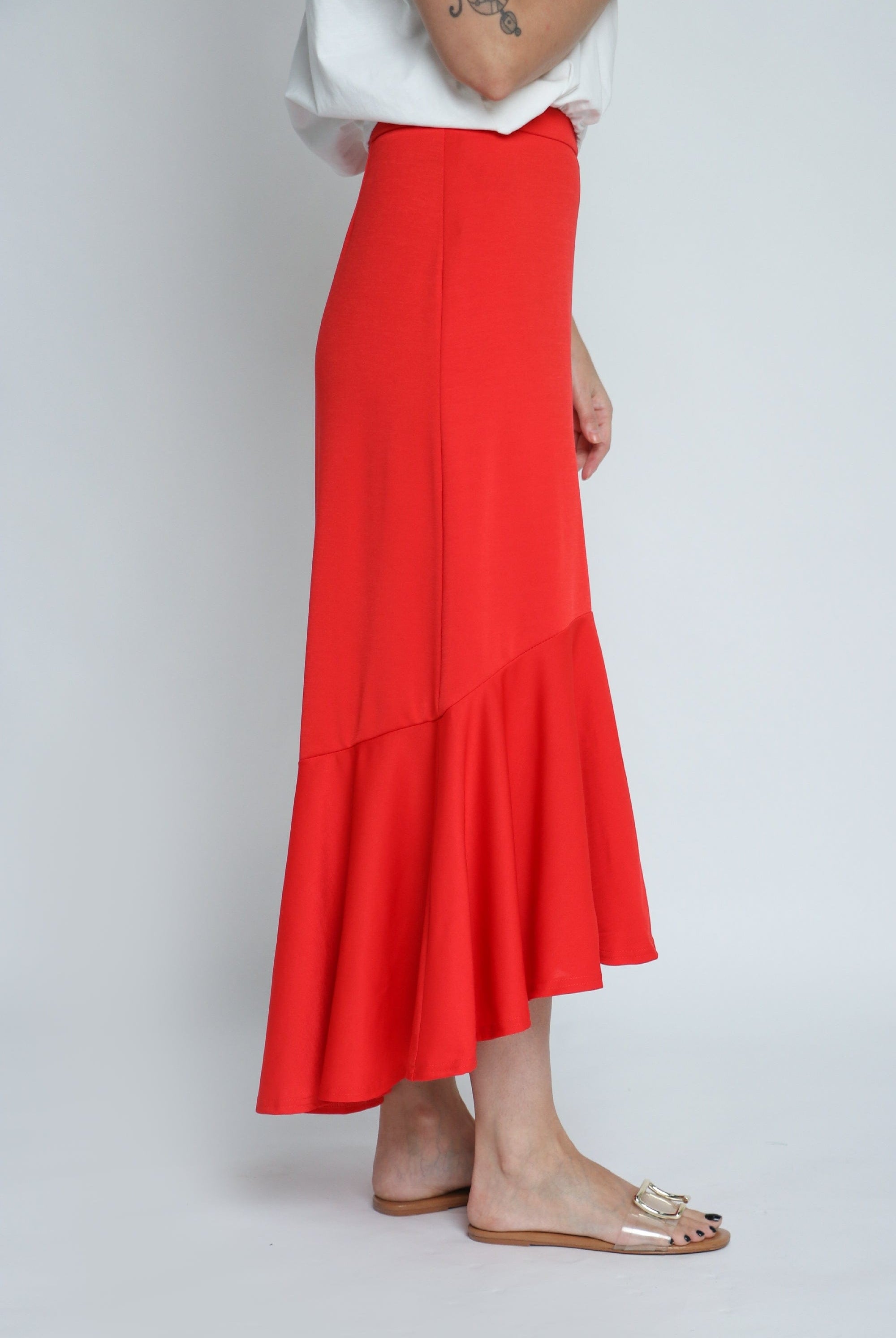 ميكا تنورة متوسطة الطول كشكش من الأسفل طويلة من الخلف قصير من الأمام