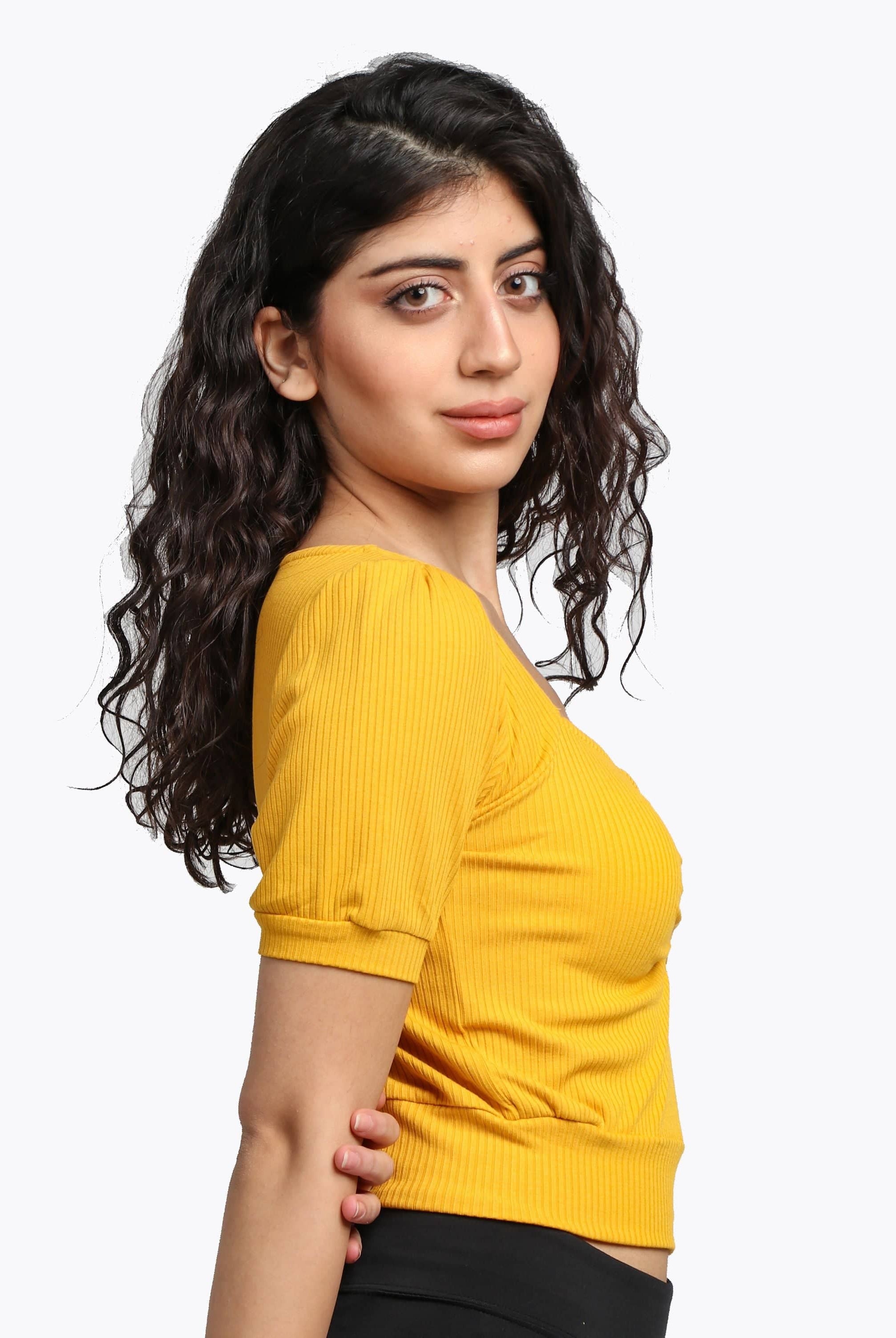 ميكا بلوزة سادة مضلعة بأكمام قصيرة نسائية