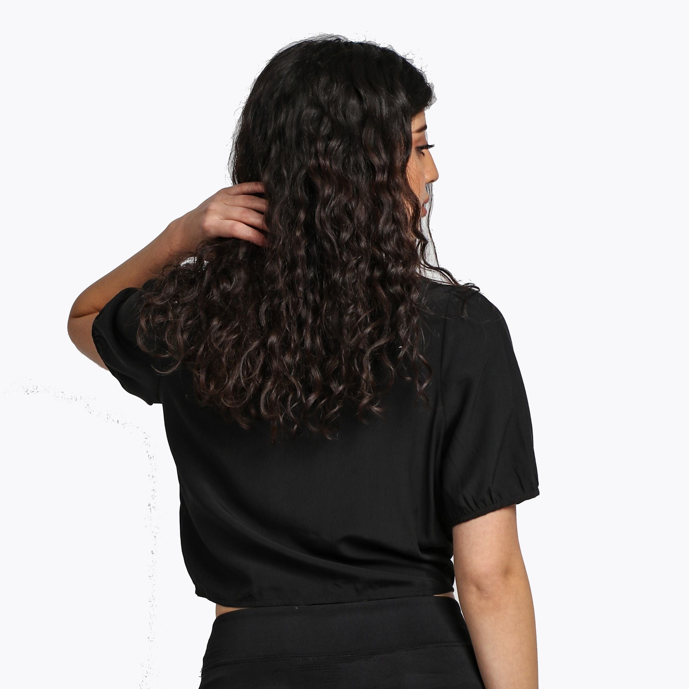 ميكا بلوزه كروب توب بربطة أمامية مزينة بأزرار نص كم نسائي