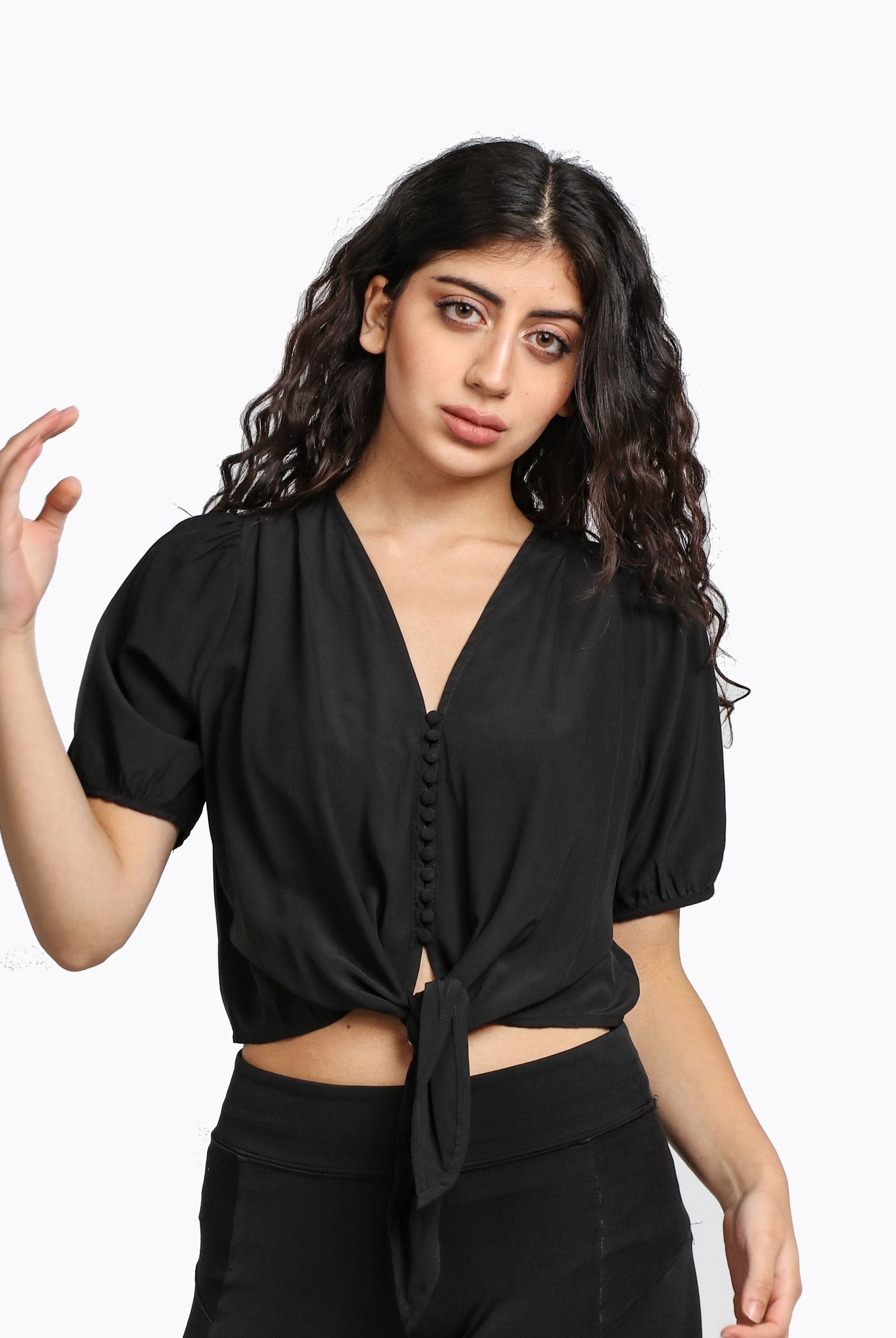 ميكا بلوزه كروب توب بربطة أمامية مزينة بأزرار نص كم نسائي