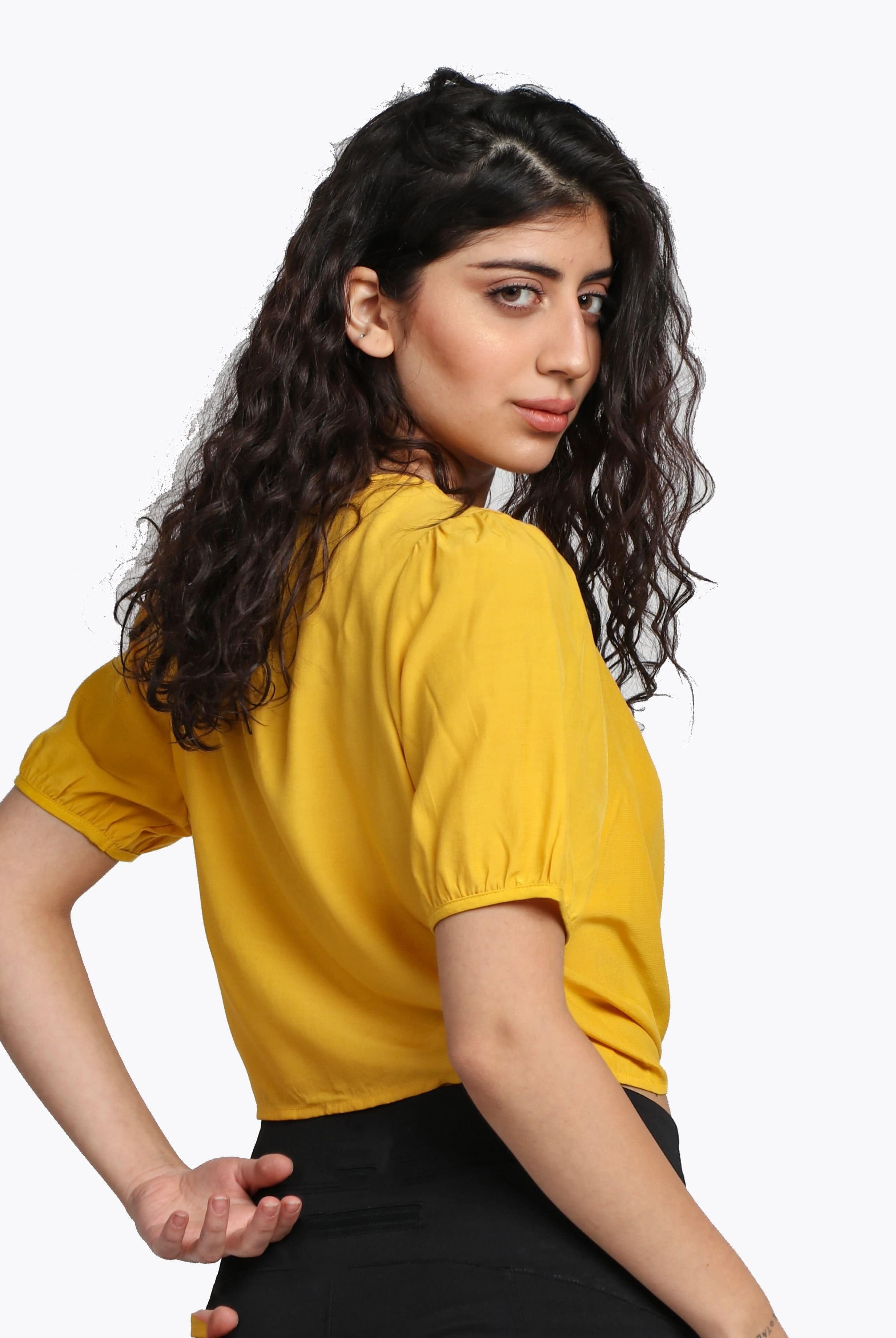 ميكا بلوزه كروب توب بربطة أمامية مزينة بأزرار نص كم نسائي