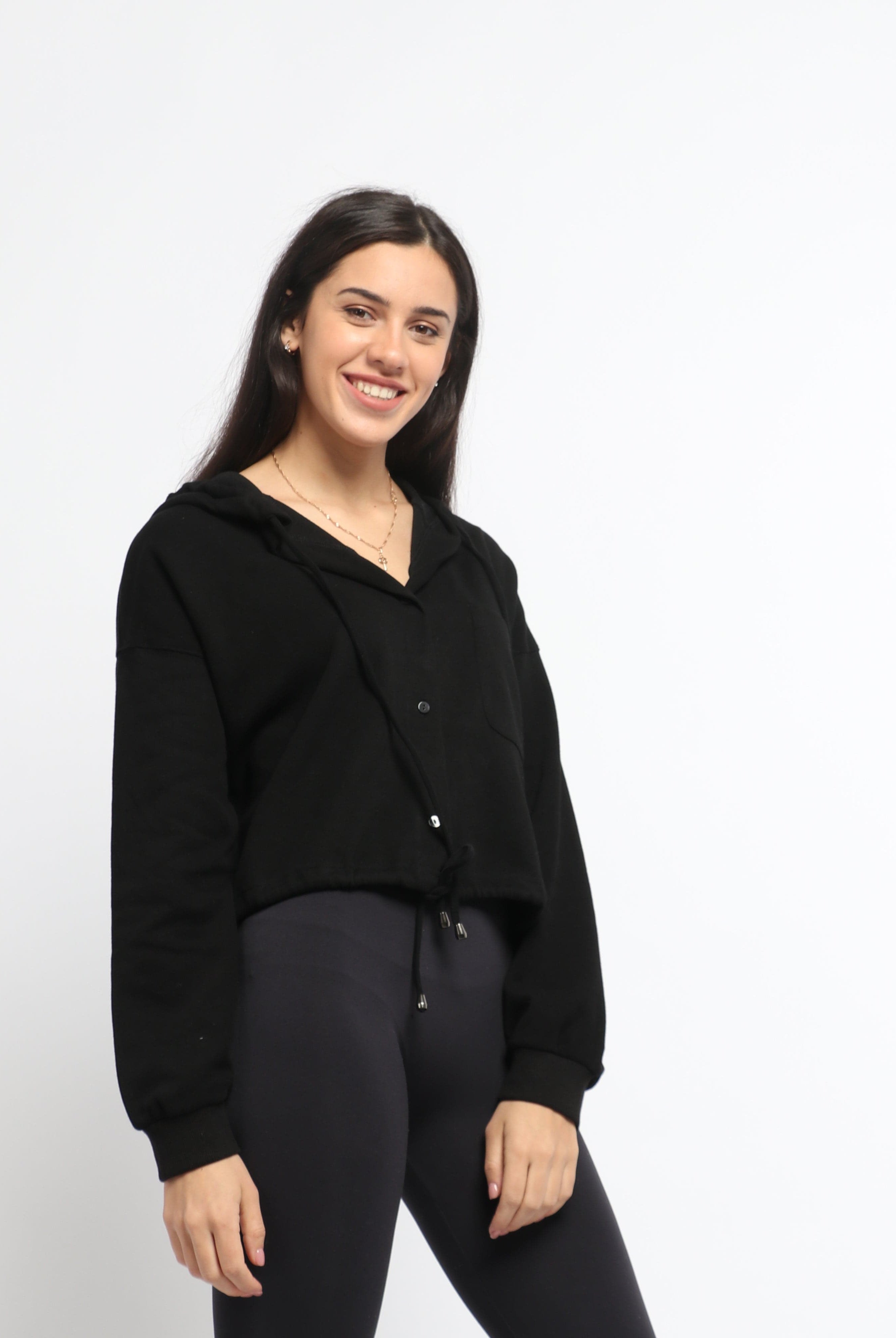 ميكا سترة سادة بأزرار أمامية ورباط من أسفل وقبعة بأكمام طويلة