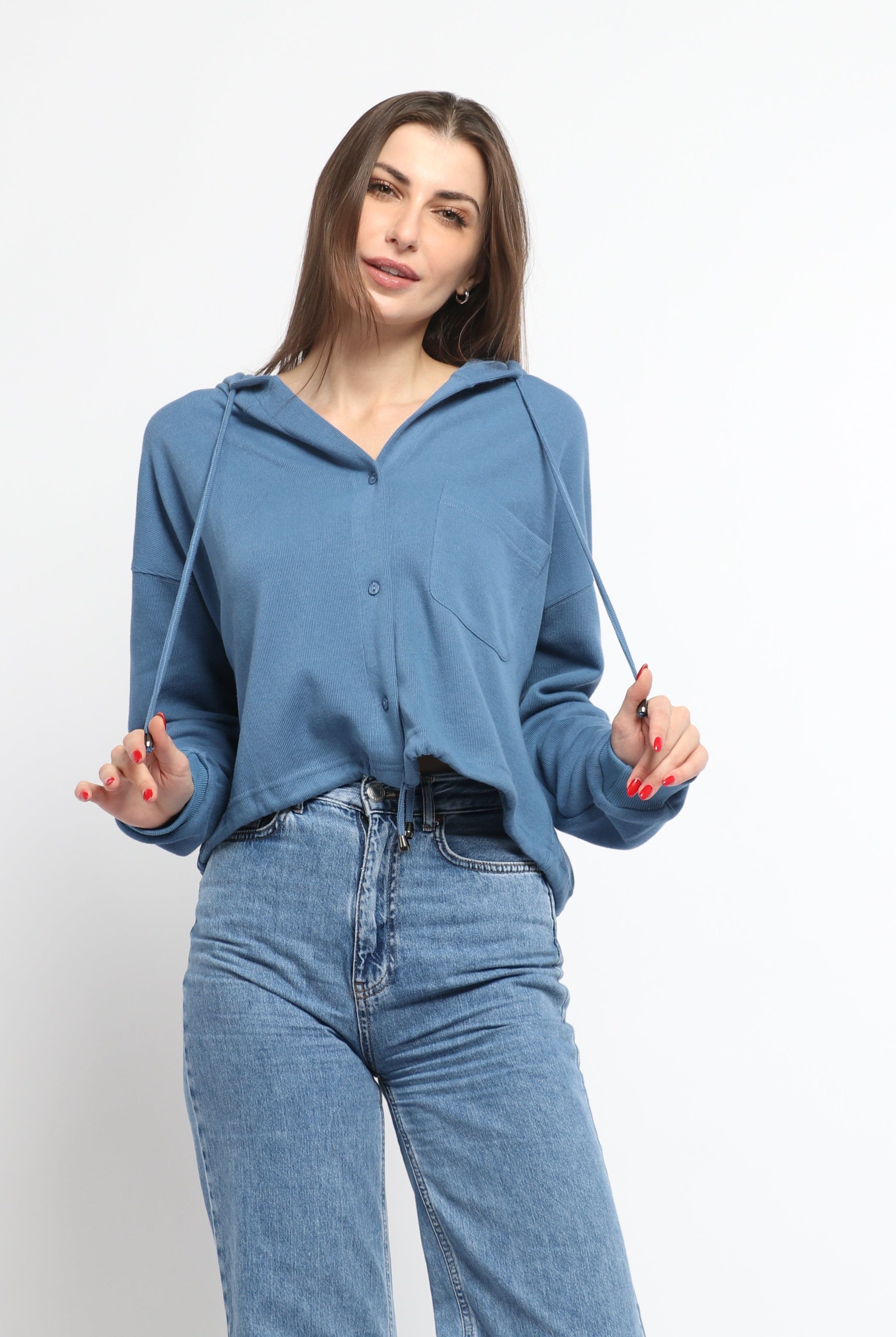 ميكا سترة سادة بأزرار أمامية ورباط من أسفل وقبعة بأكمام طويلة