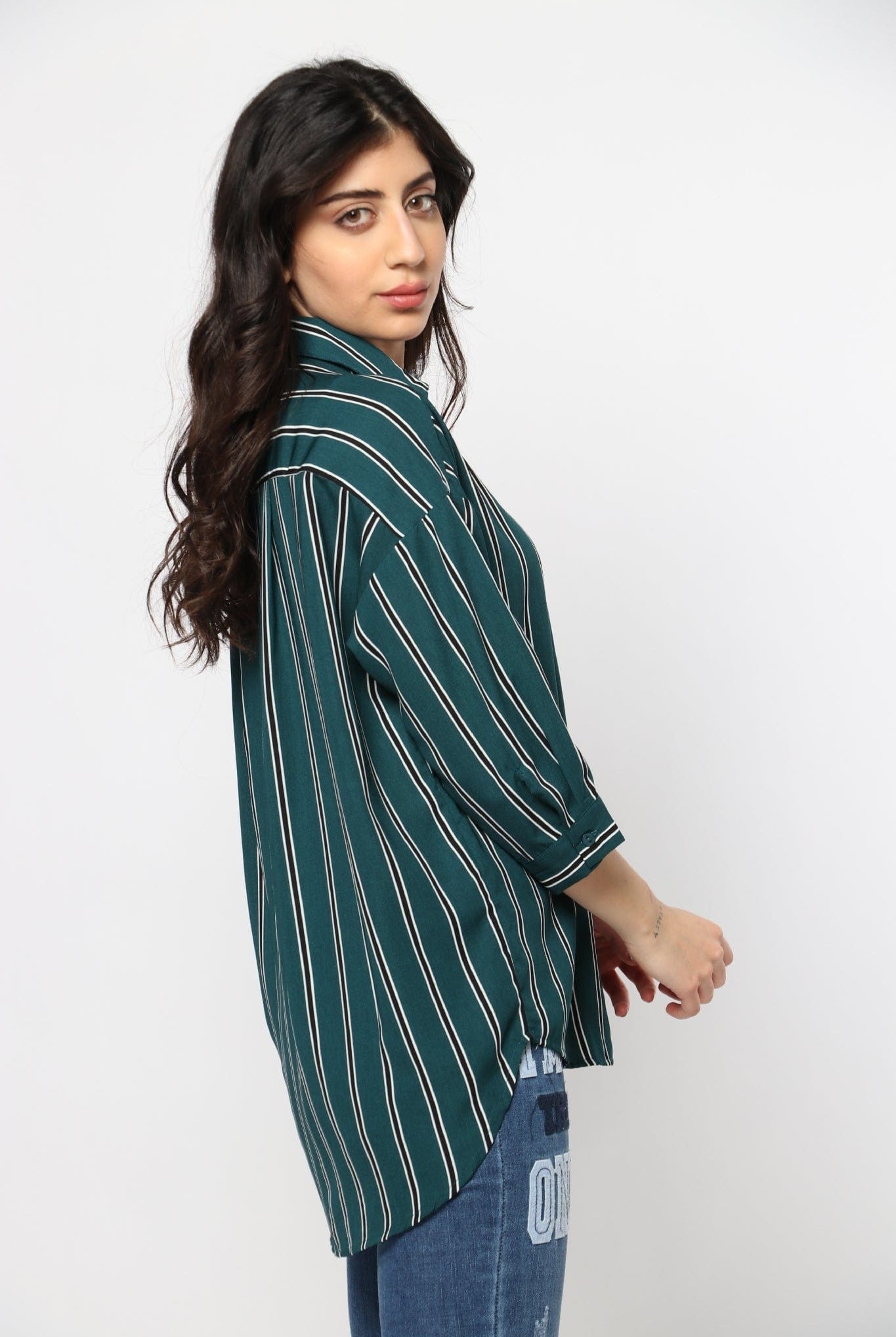 ميكا بلوزة بكسرة أمامية مخطط بالطول بأكمام 3/4