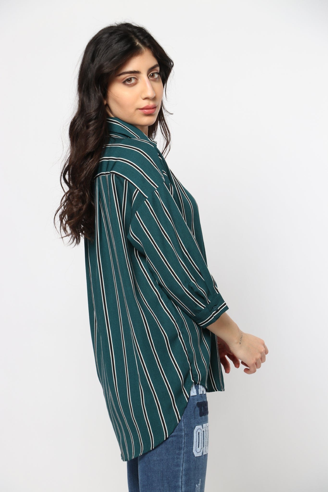 ميكا بلوزة بكسرة أمامية مخطط بالطول بأكمام 3/4