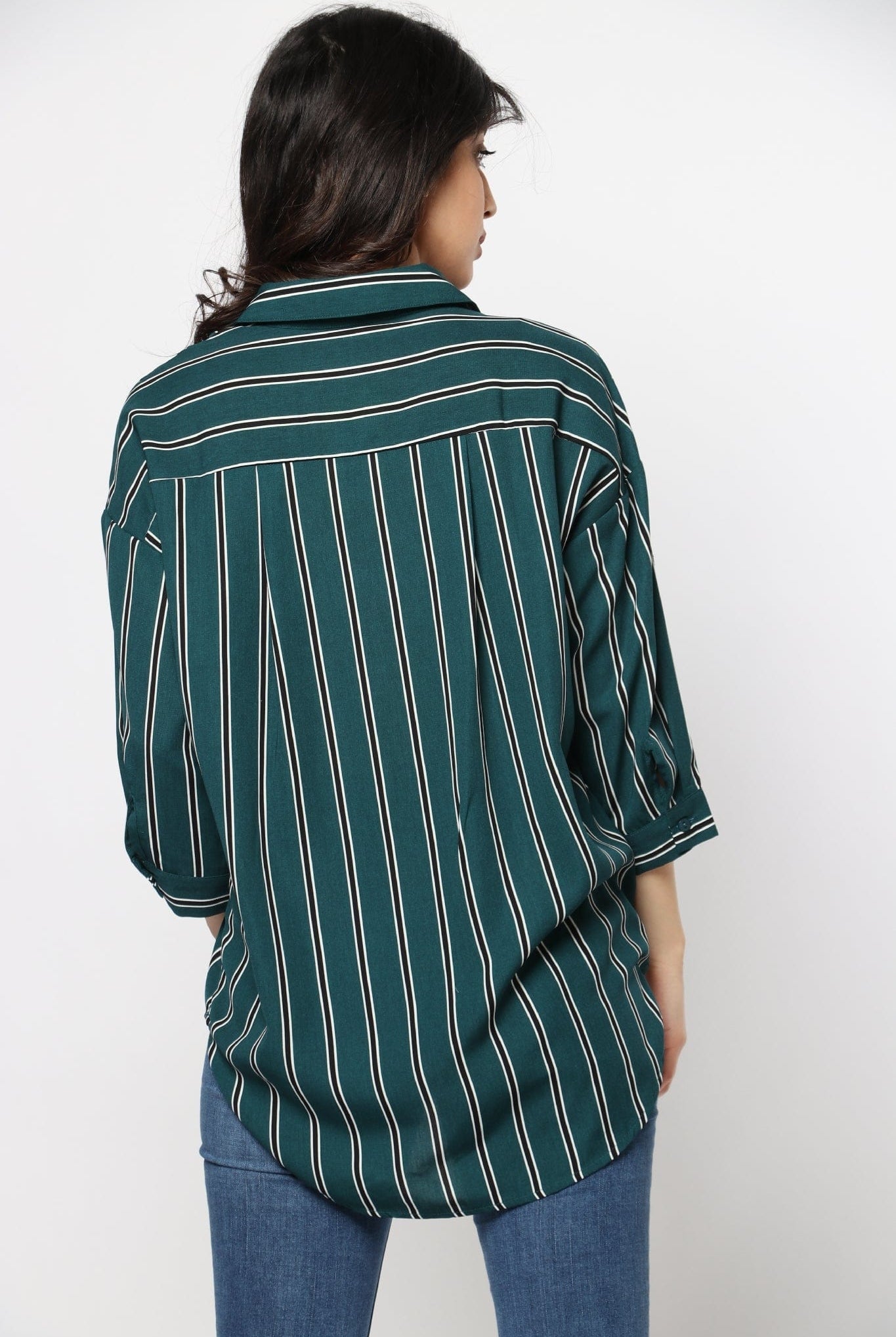 ميكا بلوزة بكسرة أمامية مخطط بالطول بأكمام 3/4