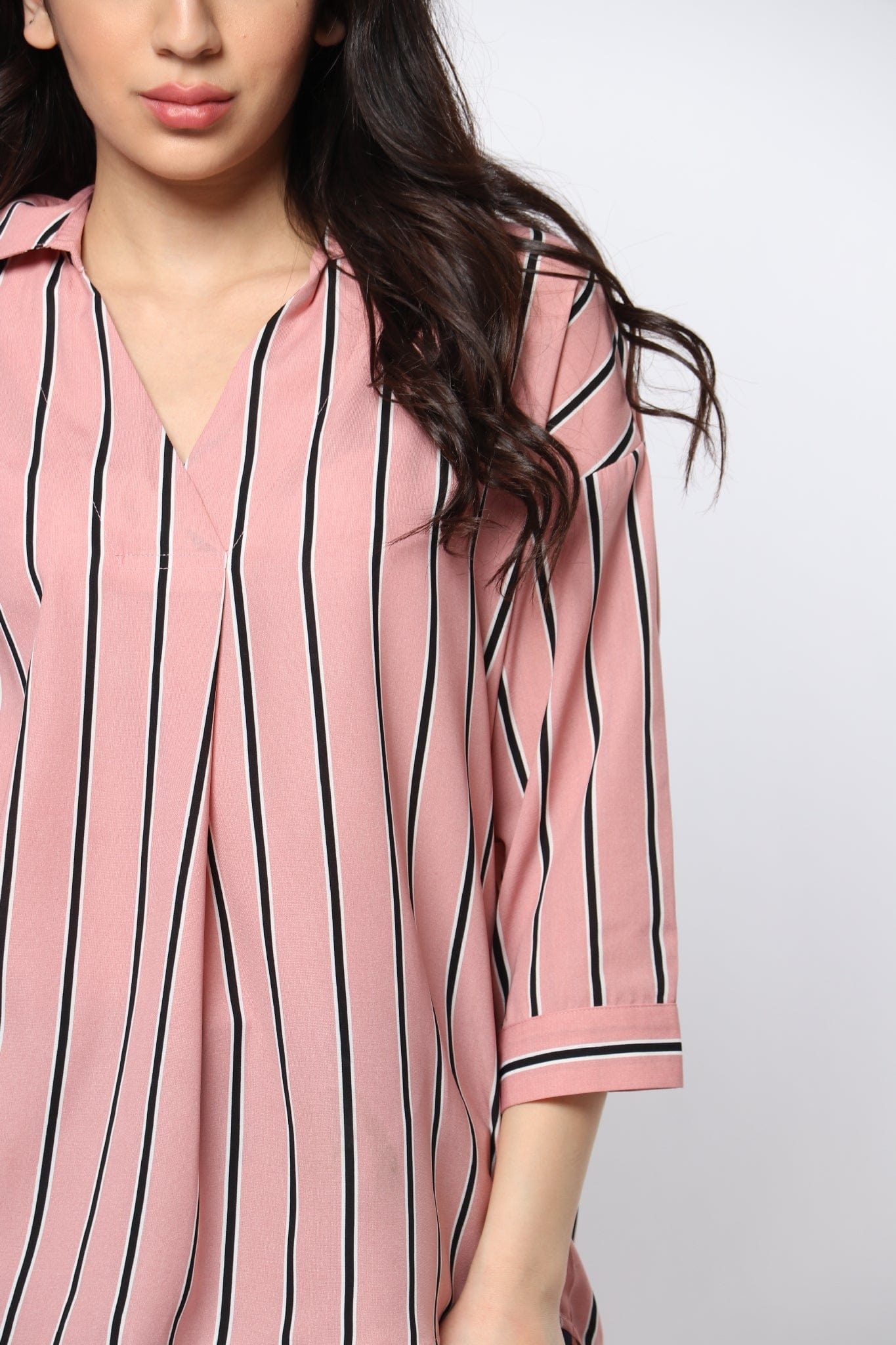 ميكا بلوزة بكسرة أمامية مخطط بالطول بأكمام 3/4