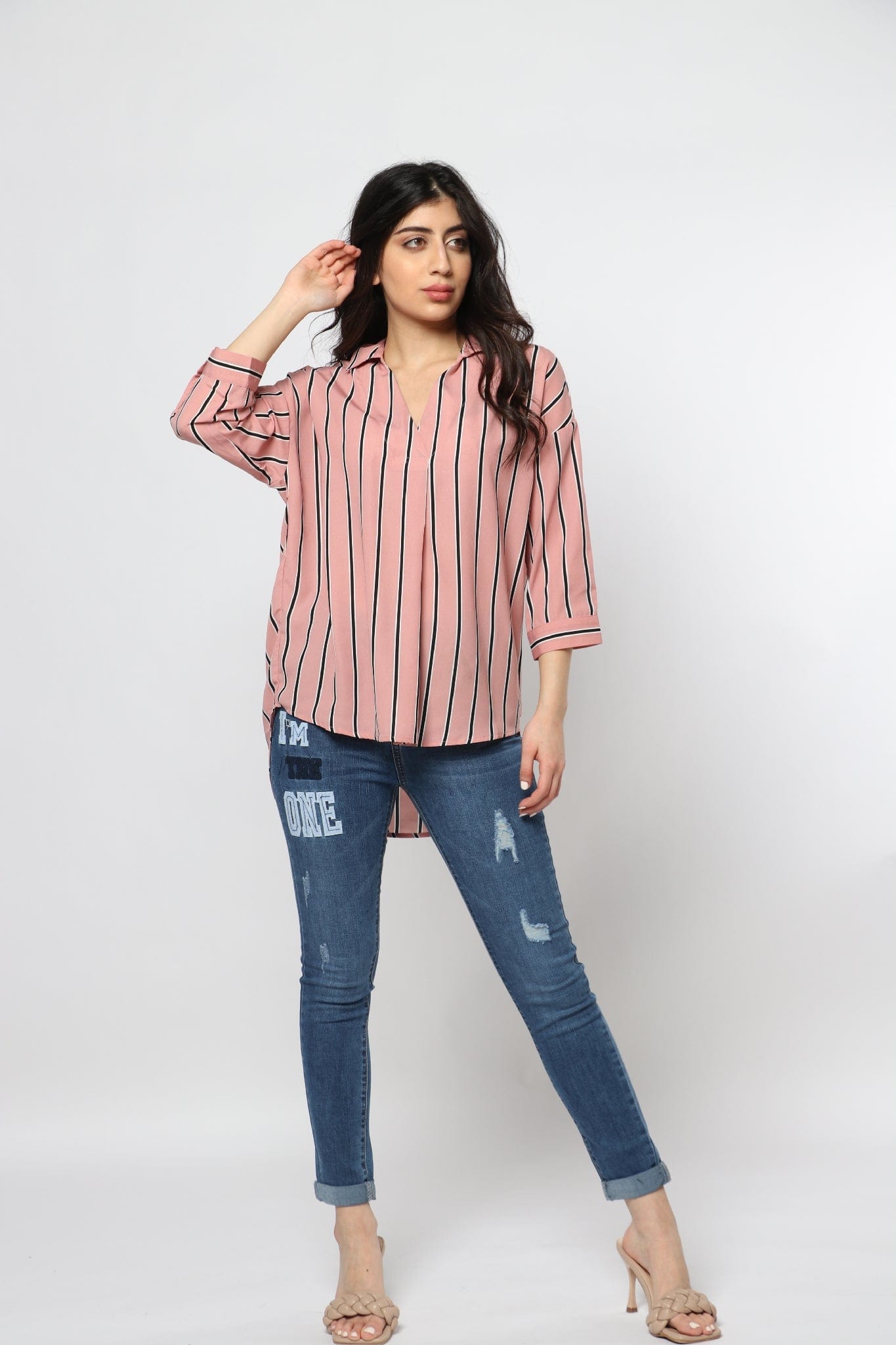 ميكا بلوزة بكسرة أمامية مخطط بالطول بأكمام 3/4