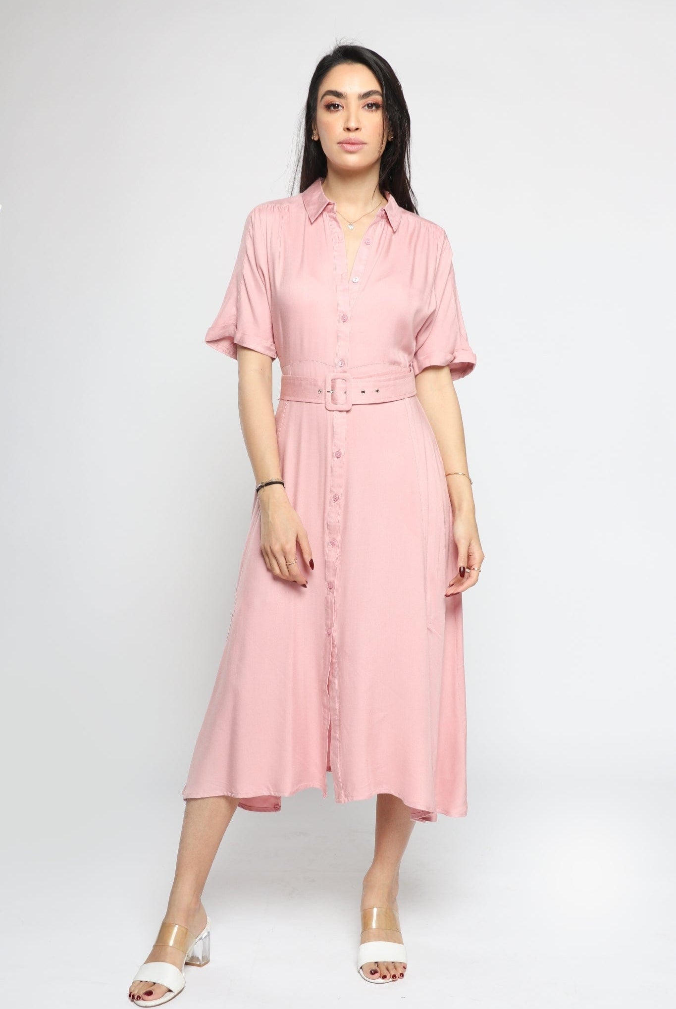 ميكا فستان ميدي بأكمام قصيرة مزين بأزرار أمامية وحزام خصر