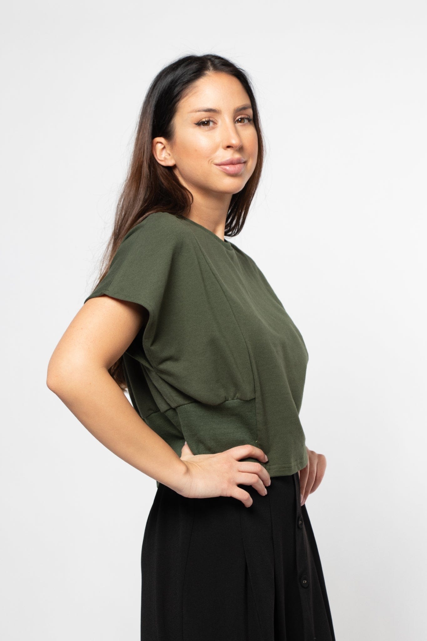 ميكا بلوزة أوفر سايز مع مطاط على الخصر كم قصير نسائي