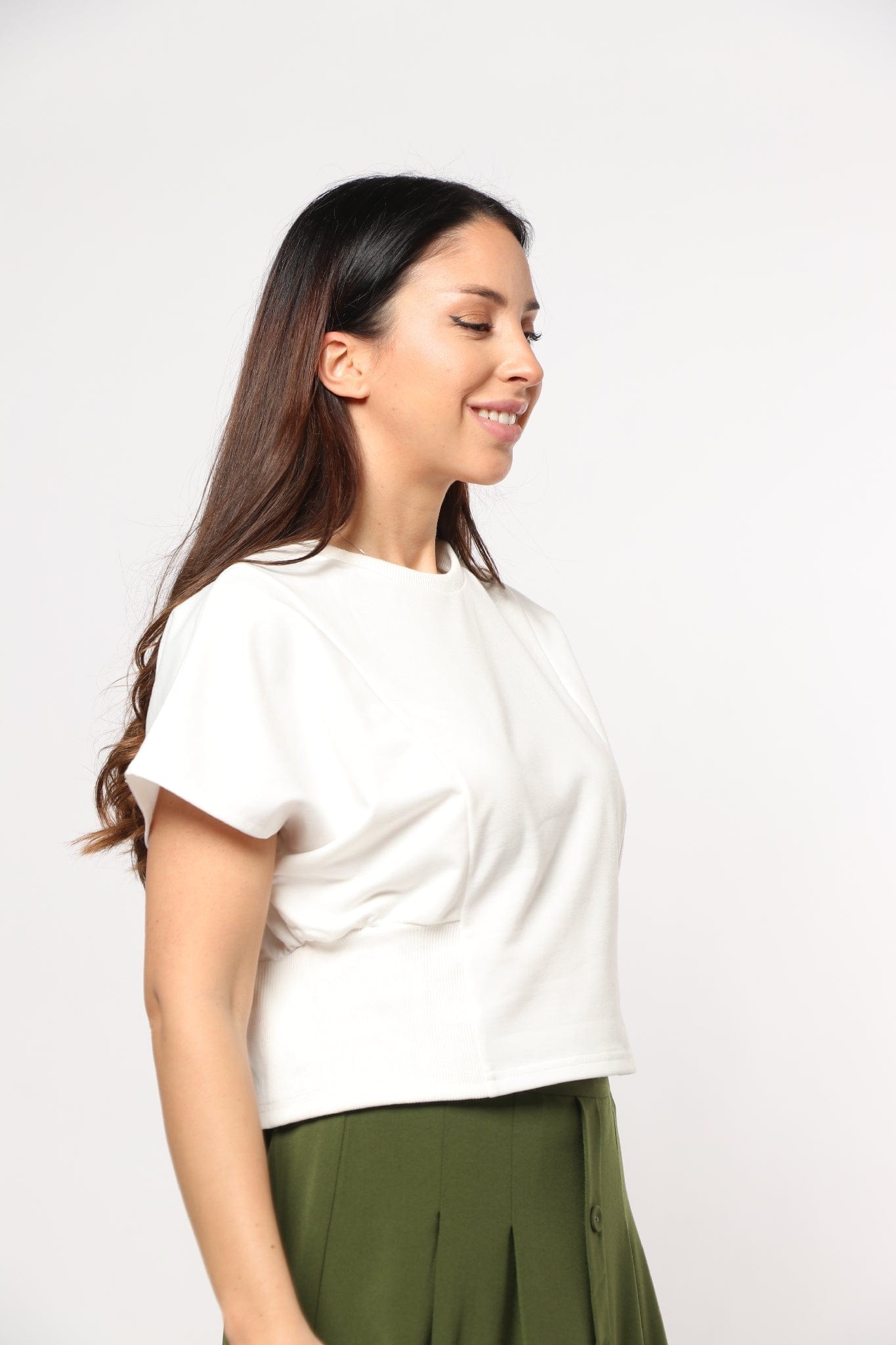 ميكا بلوزة أوفر سايز مع مطاط على الخصر كم قصير نسائي