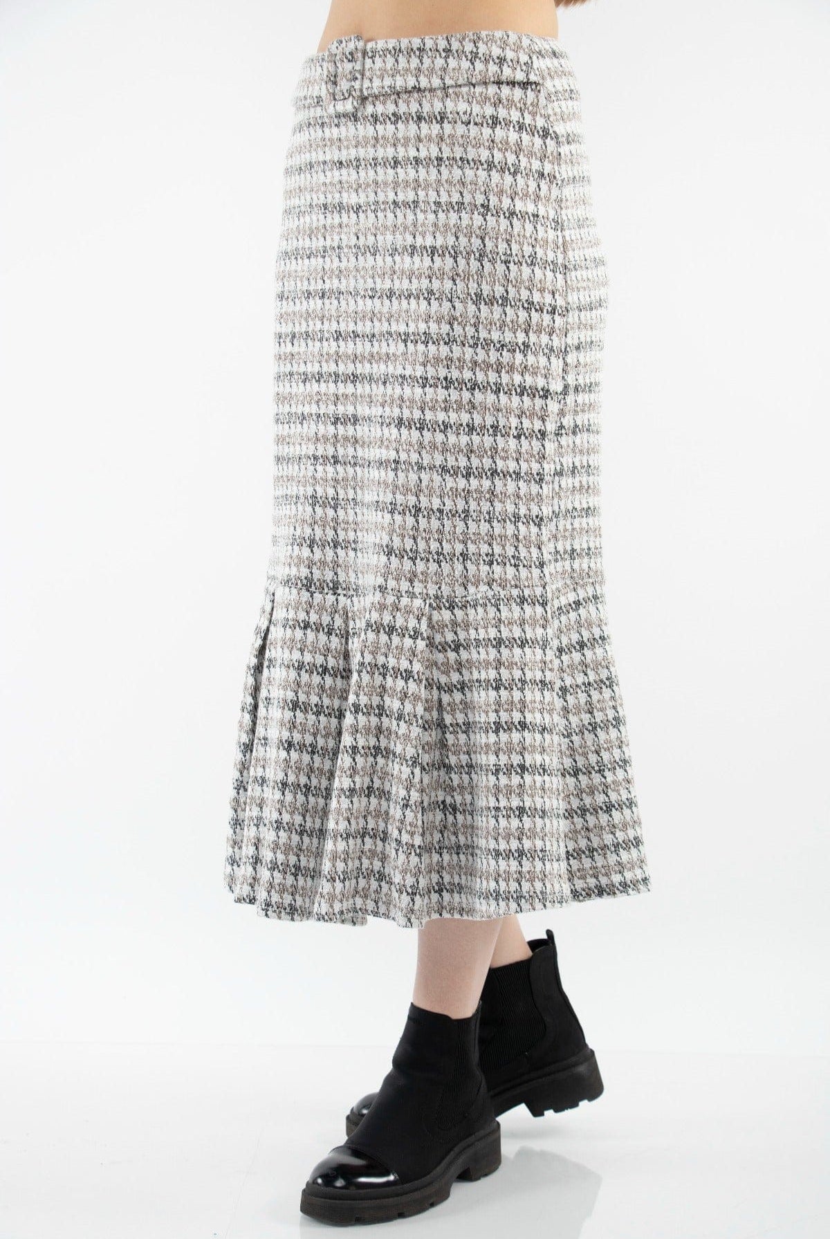 ميكا تنورة ميدي نسيج متماسك مصممة بكسرات من الاسفل بحزام خصر