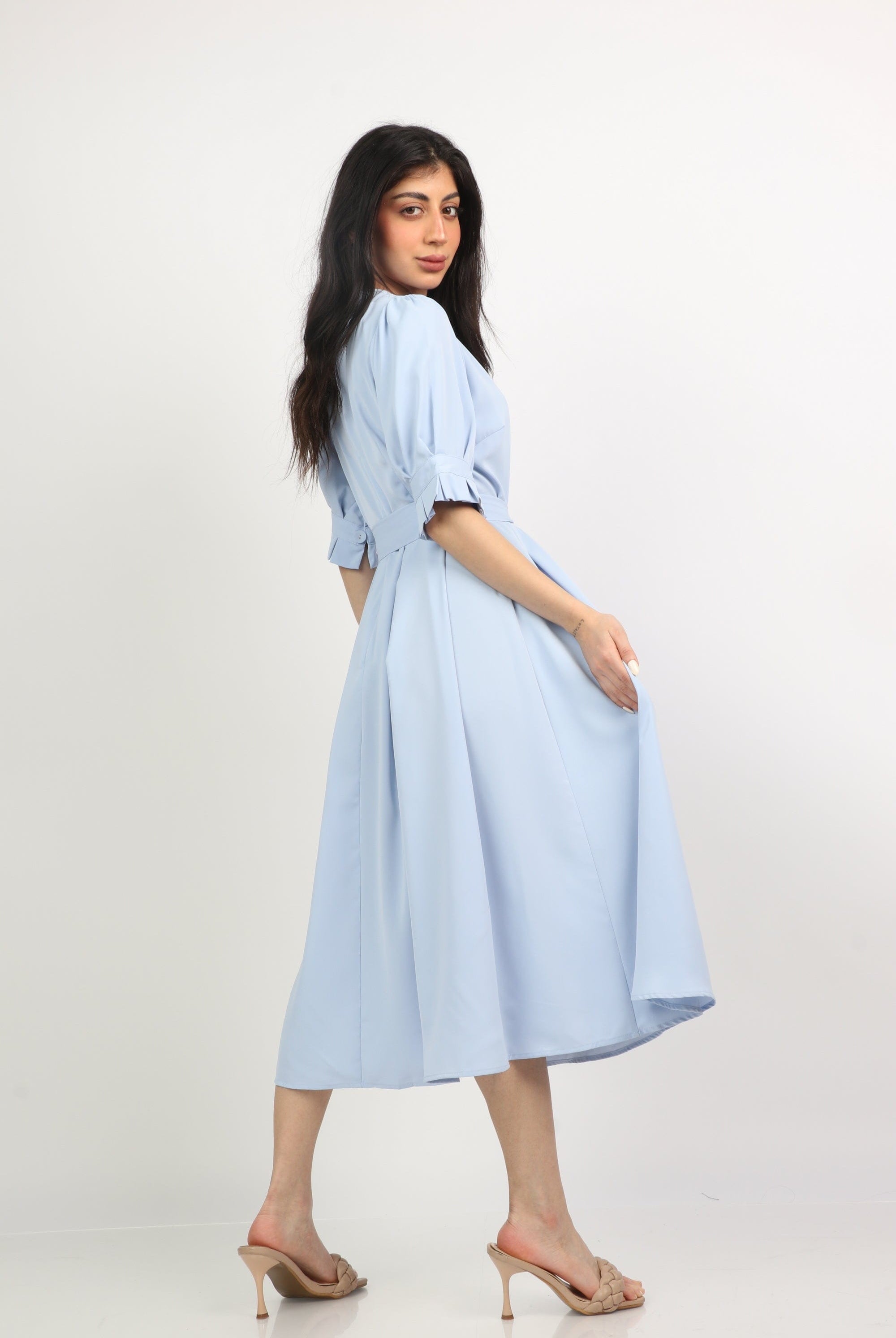 ู
ููุง ูุณุชุงู ู
ูุฏู ูุฃูู
ุงู
ูุตูุฑุฉ ุจุฅุณูุงุฑุฉ