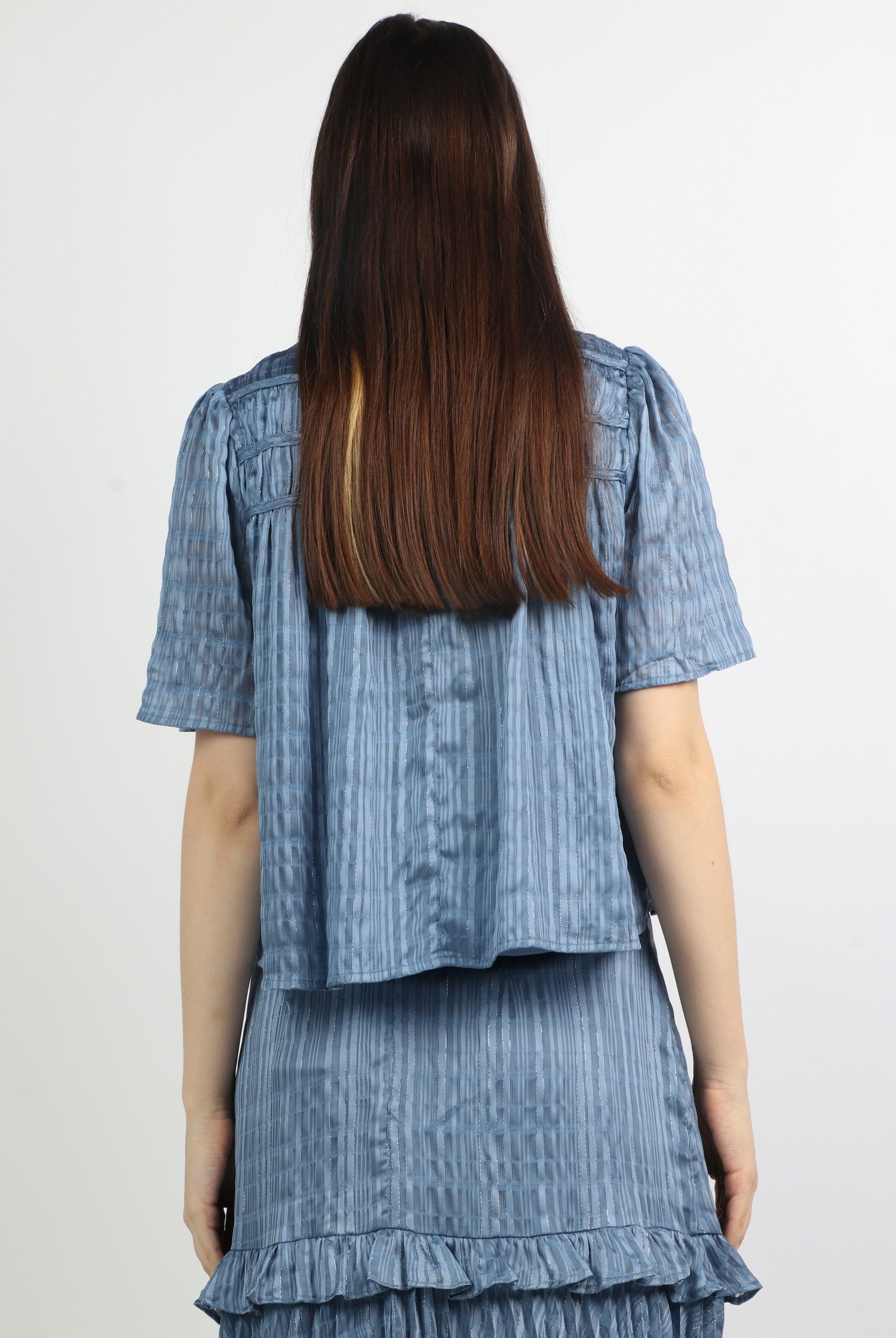 ميكا بلوزة سواريه مكشكش من الصدر واسع كم قصير نسائي