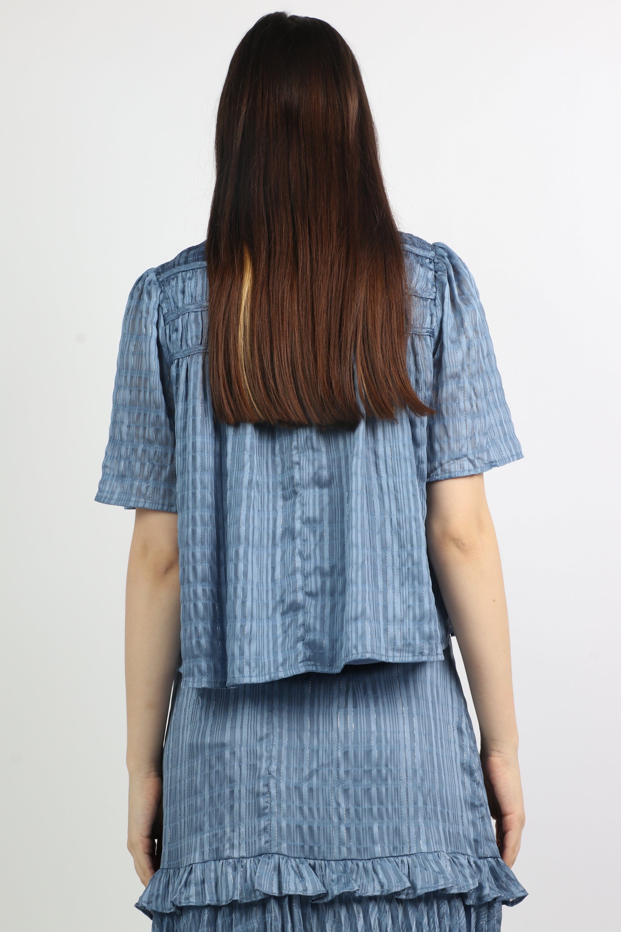 ميكا بلوزة سواريه مكشكش من الصدر واسع كم قصير نسائي