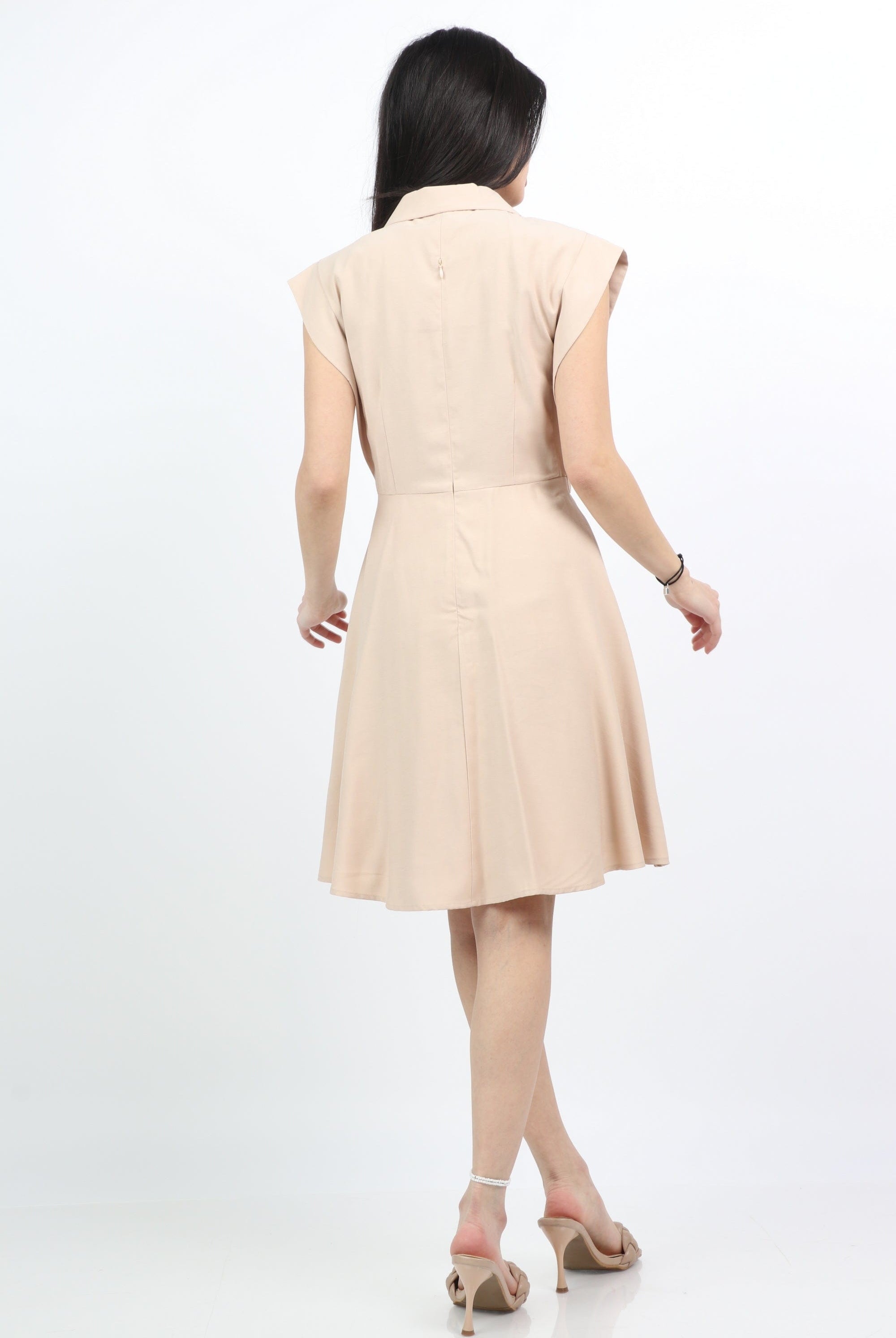 ميكا فستان قصير بدون أكمام مخصر نسائي