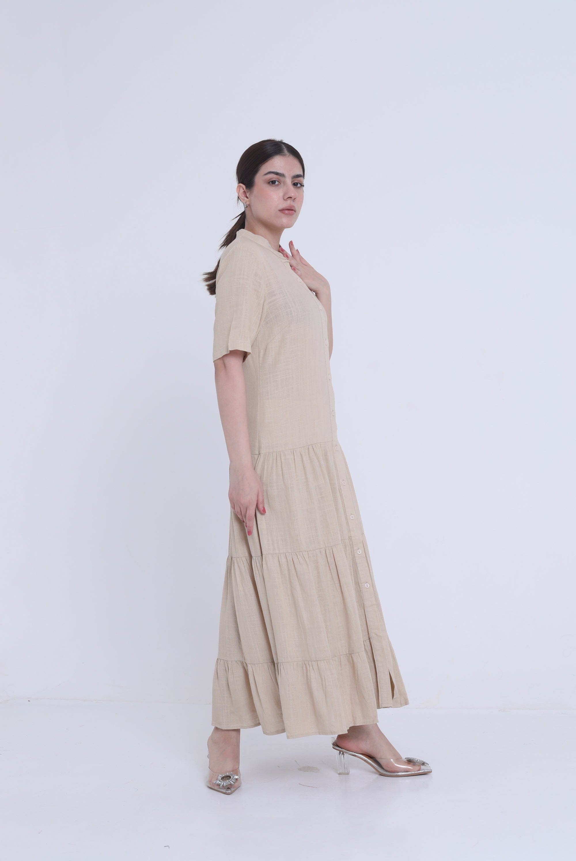 ميكا فستان ميدي واسع بأزرار من الأمام بكم قصير