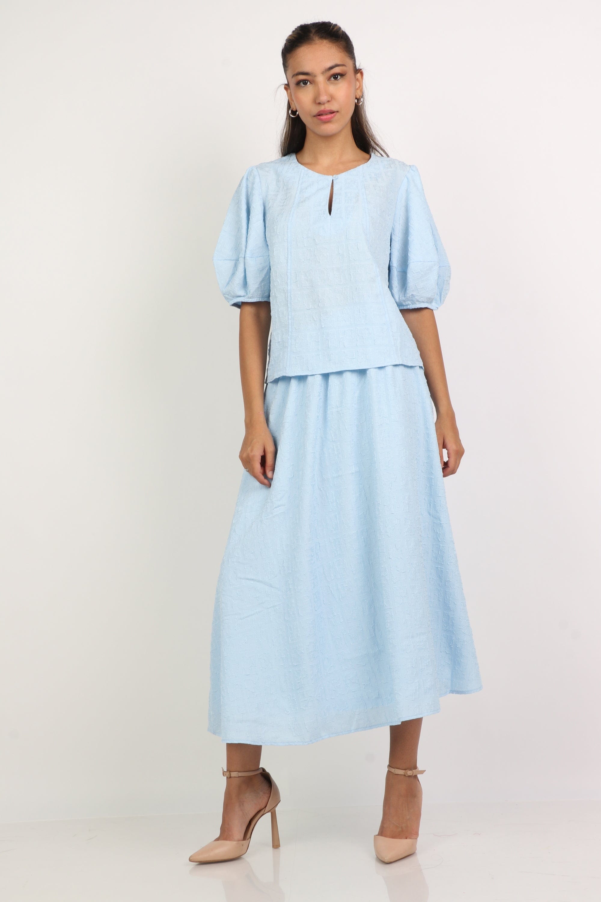 ميكا بلوزة بفتحة صدر كم منفوخ نسائي