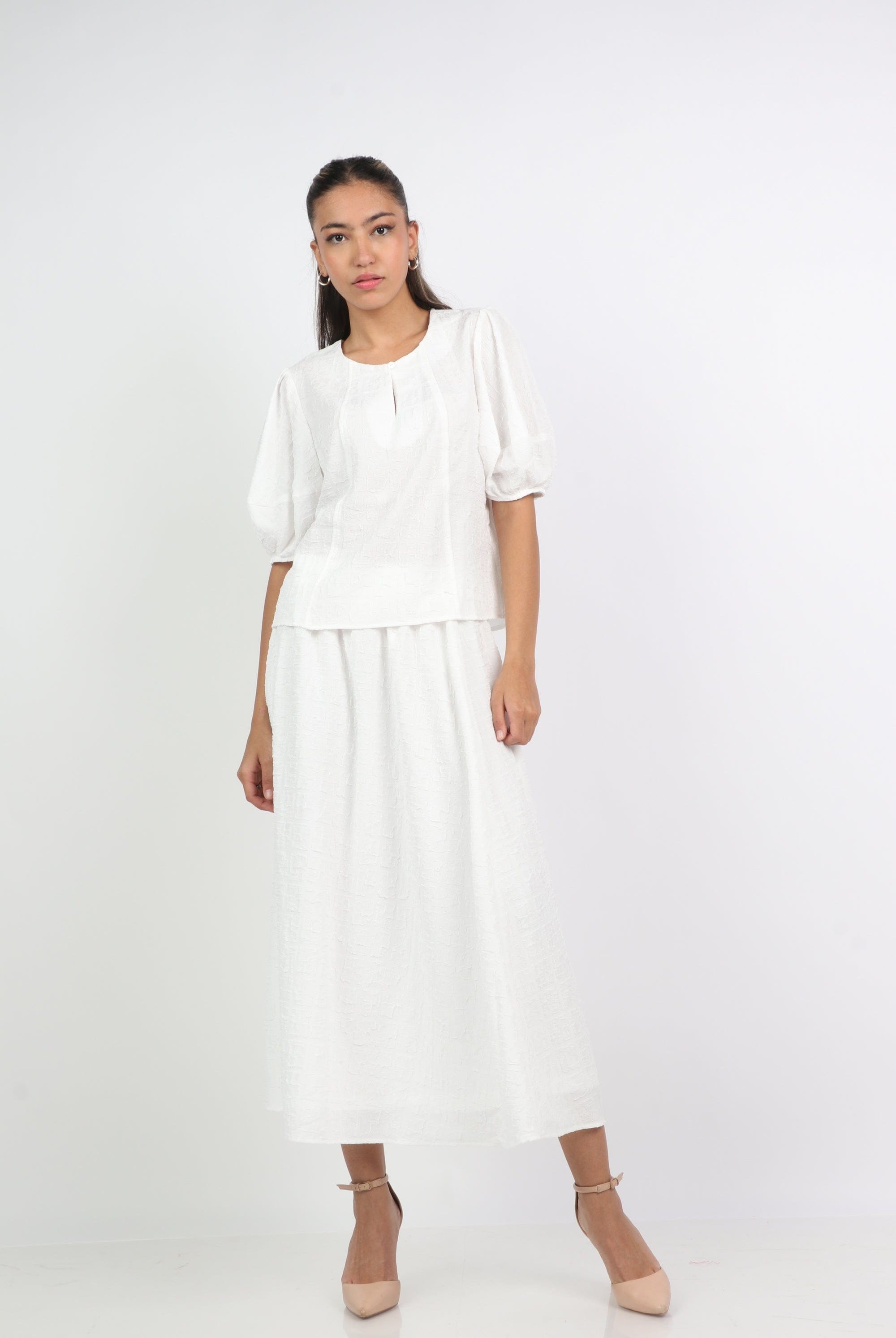 ميكا بلوزة بفتحة صدر كم منفوخ نسائي