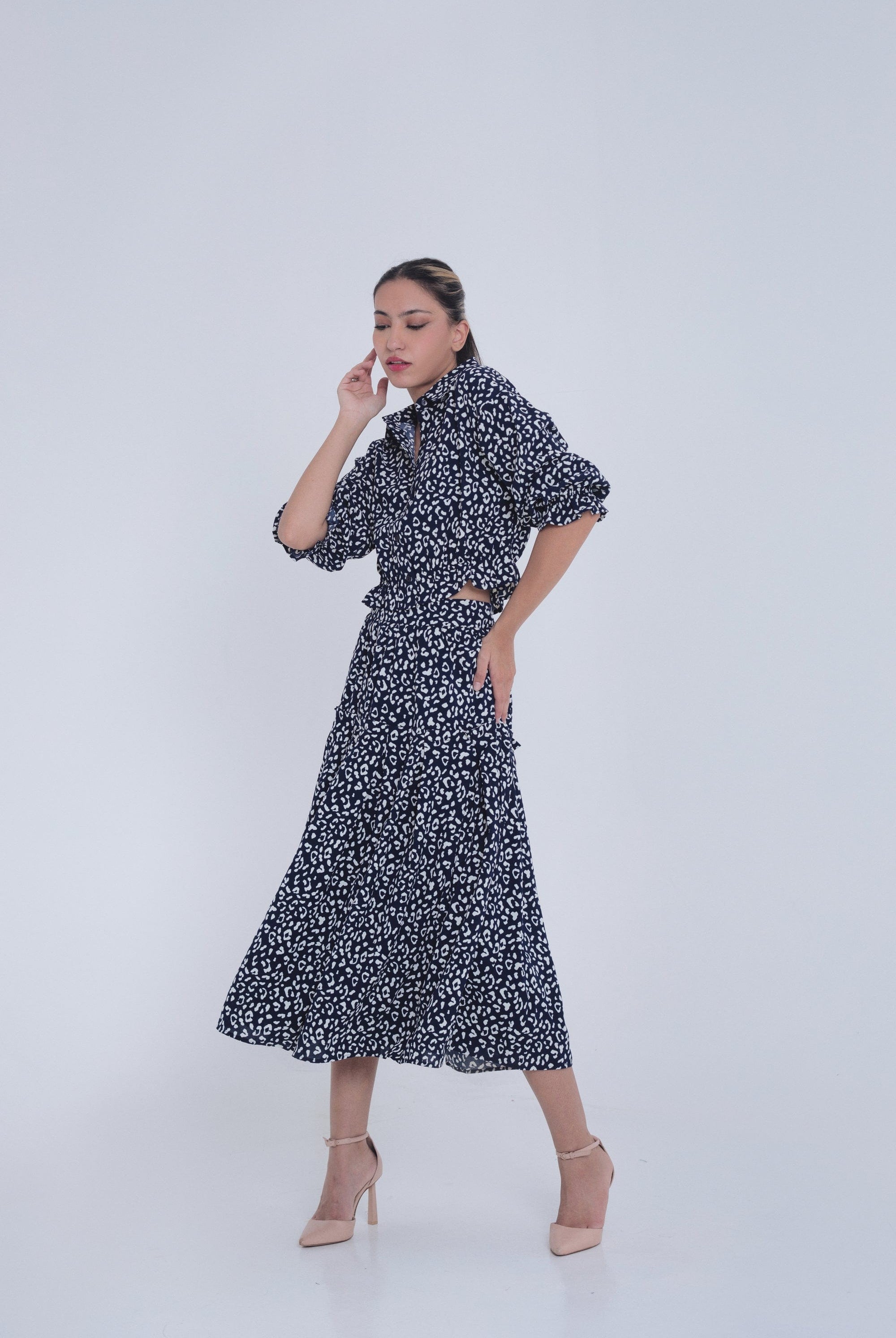 ميكا قميص قصير نقش فهد كم طويل منفوش نسائي