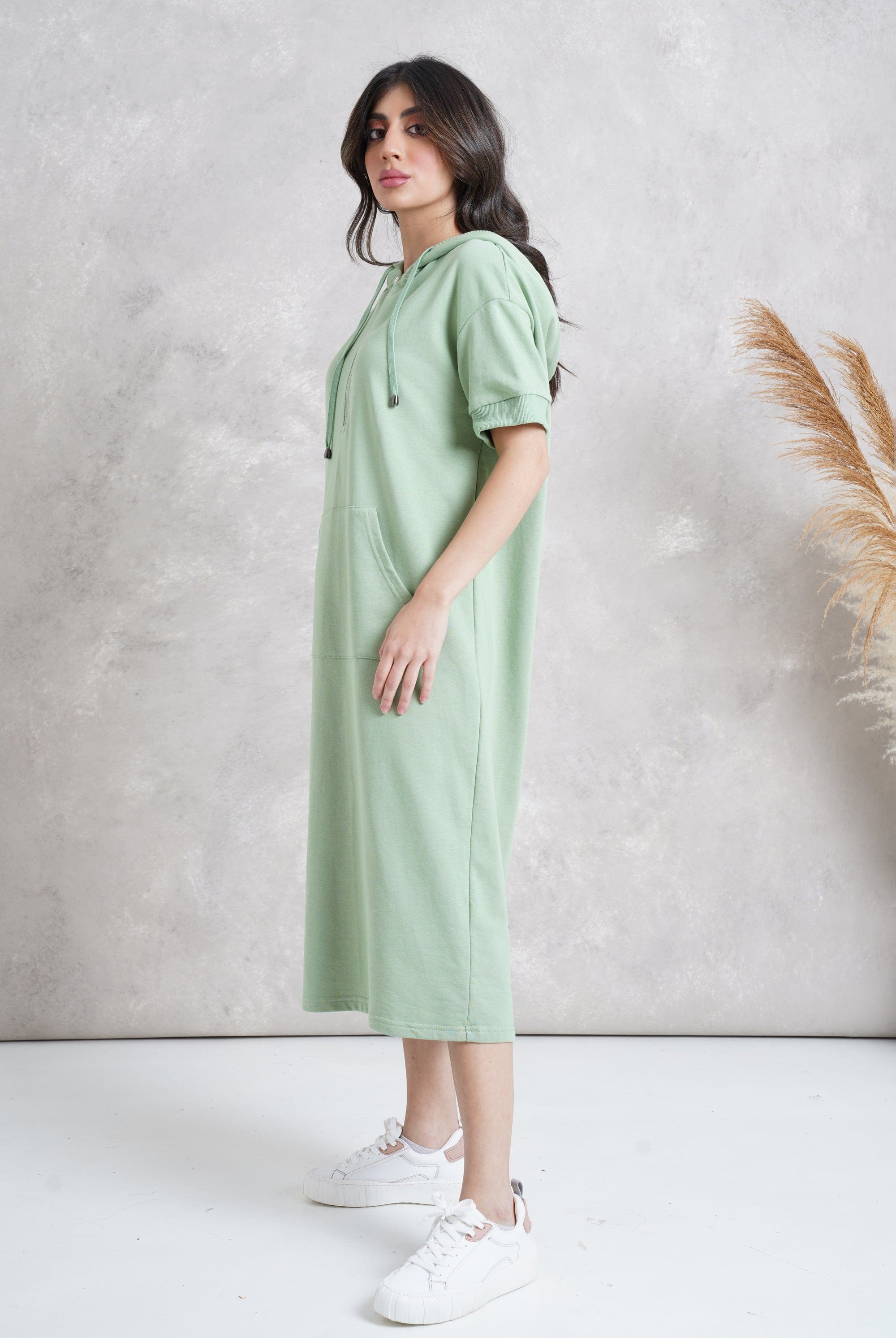 ميكا فستان ميدي هودي بجيوب وطاقية نص كم