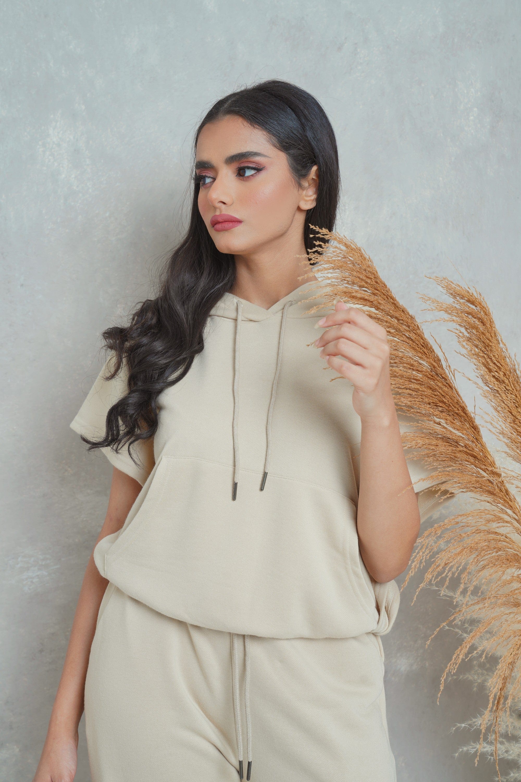 ميكا بلوزة هودي سادة بقبعة ورباط نسائي