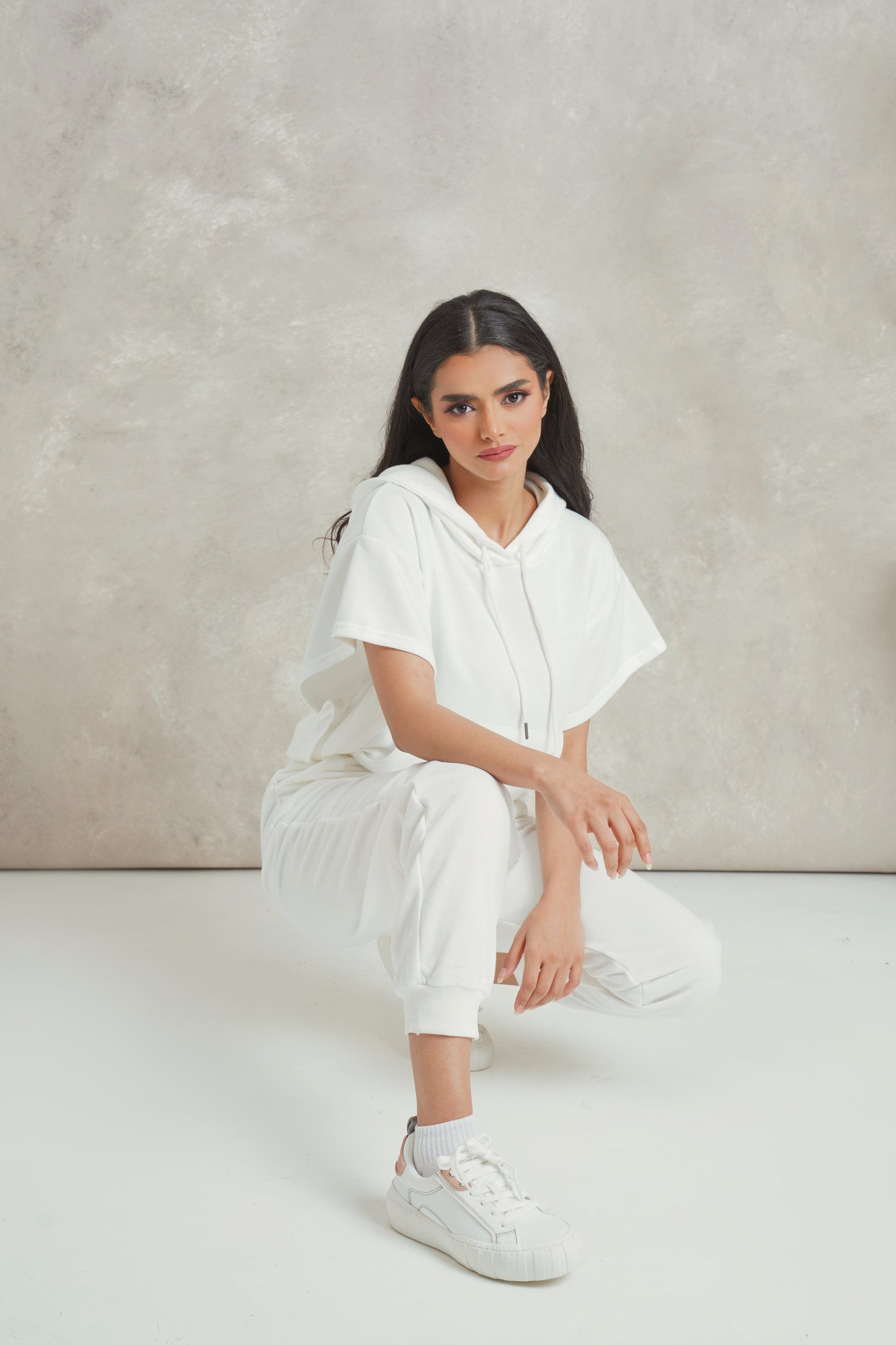 ميكا بلوزة هودي سادة بقبعة ورباط نسائي