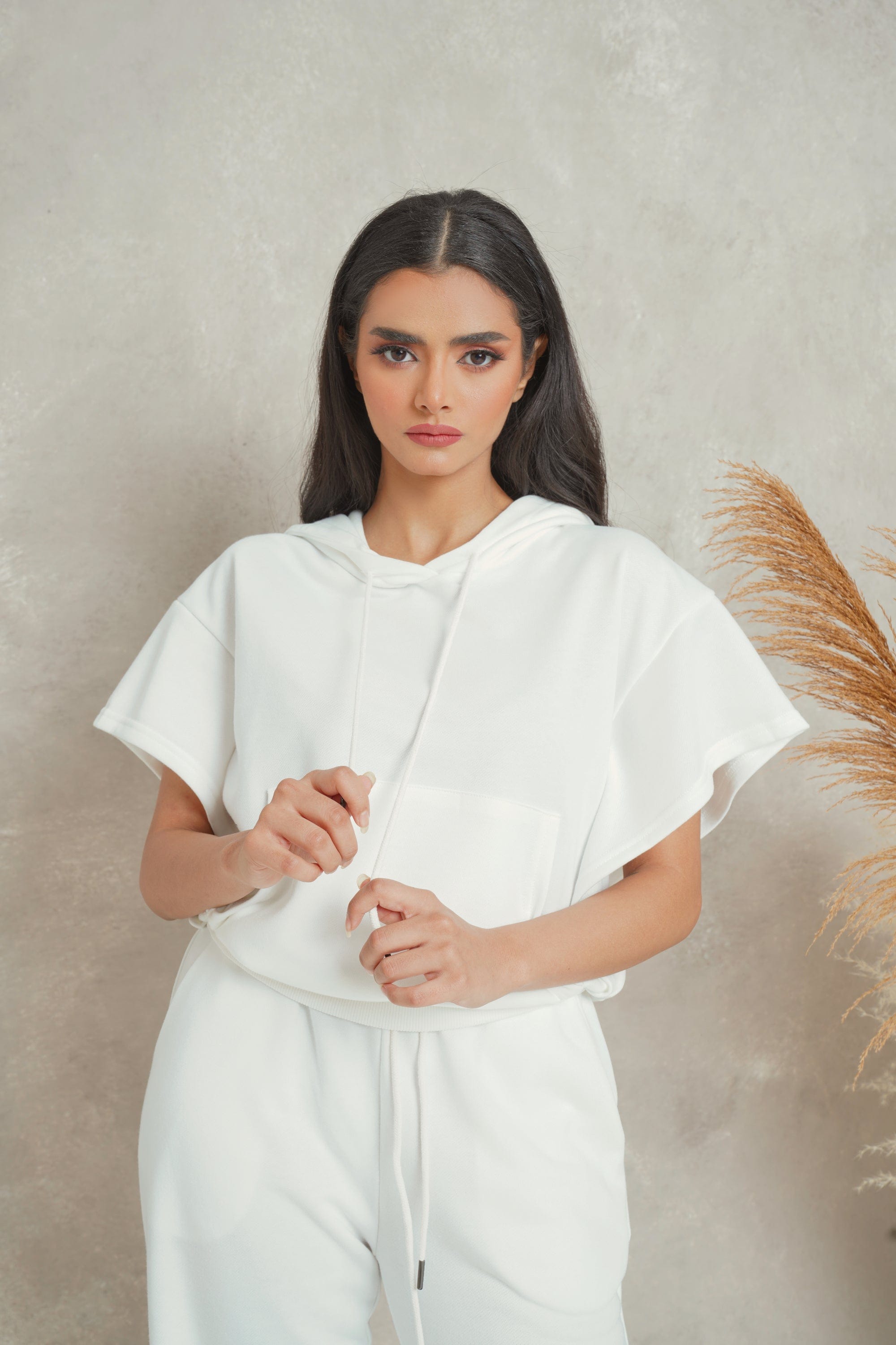 ميكا بلوزة هودي سادة بقبعة ورباط نسائي