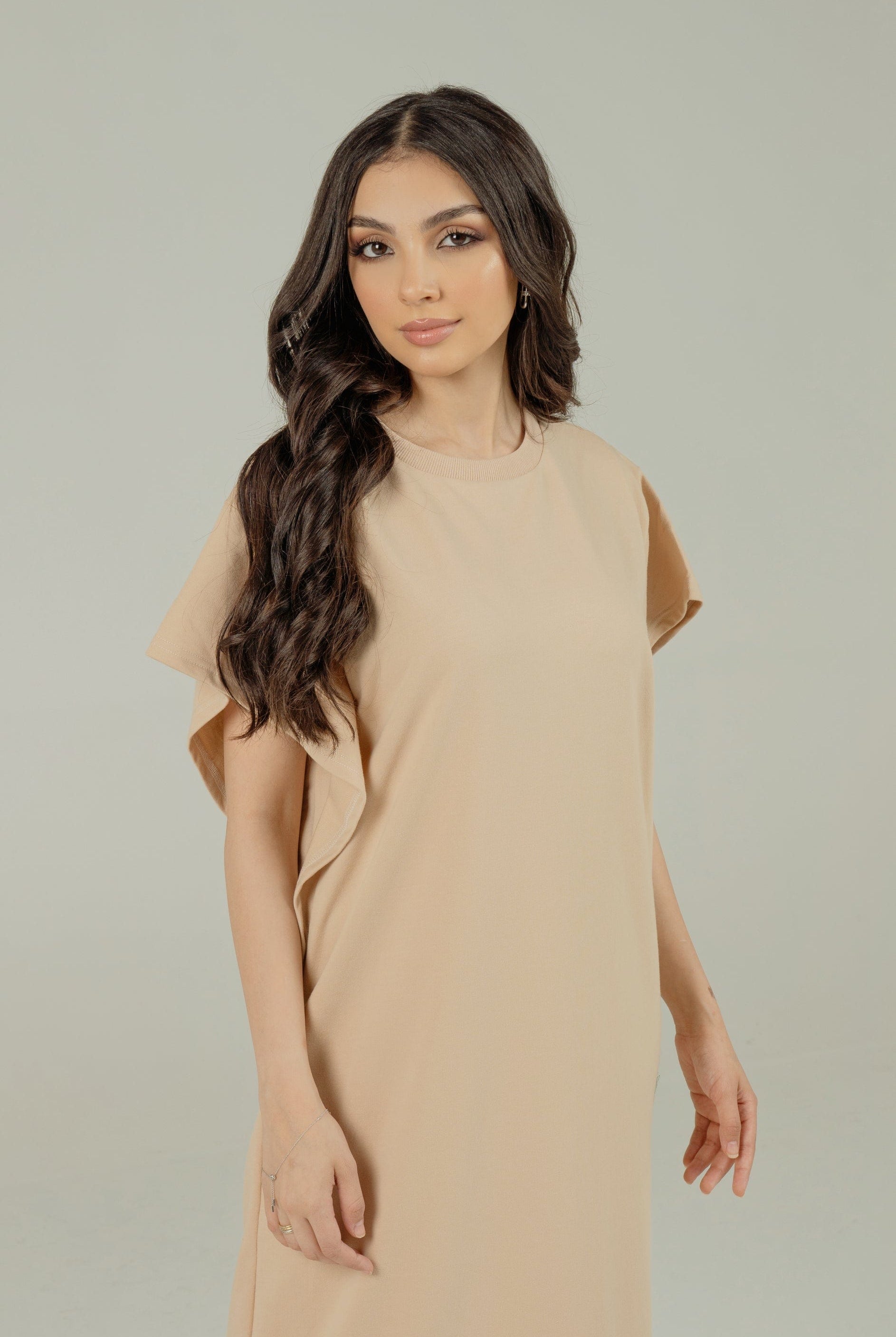 ميكا فستان طويل سادة بكم واسع قصير