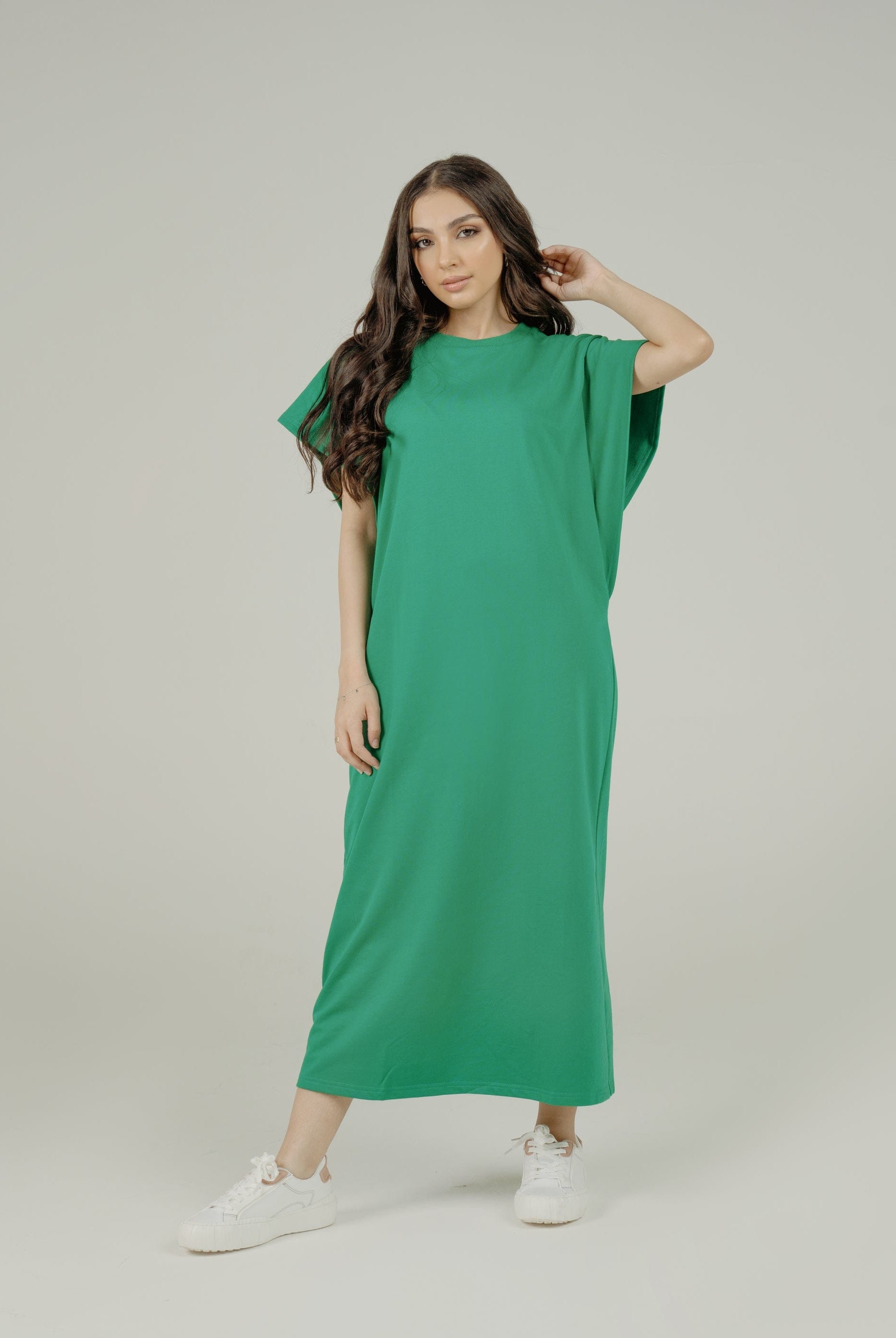 ميكا فستان طويل سادة بكم واسع قصير