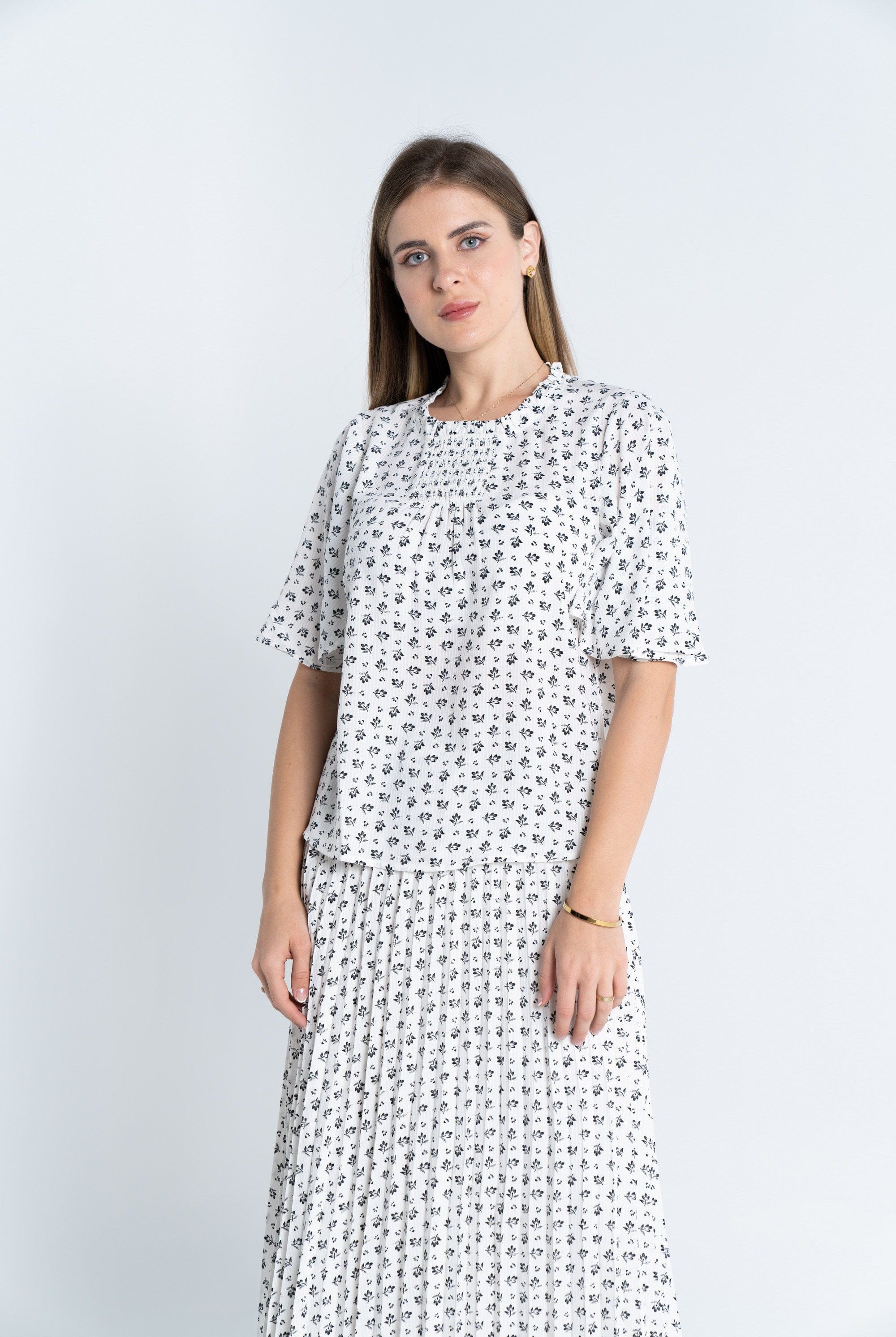 ميكا بلوزة موردة بكشكشة على الصدر