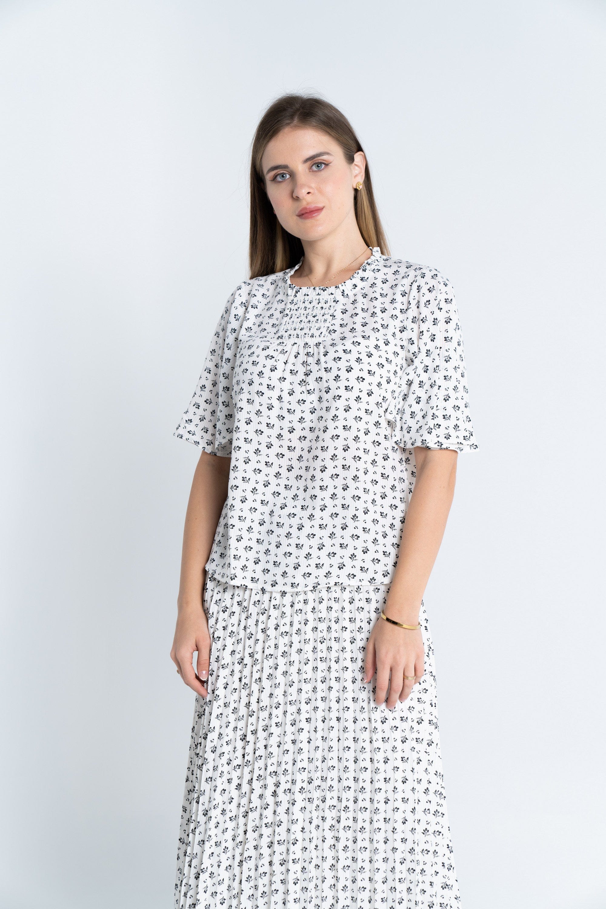 ميكا بلوزة موردة بكشكشة على الصدر