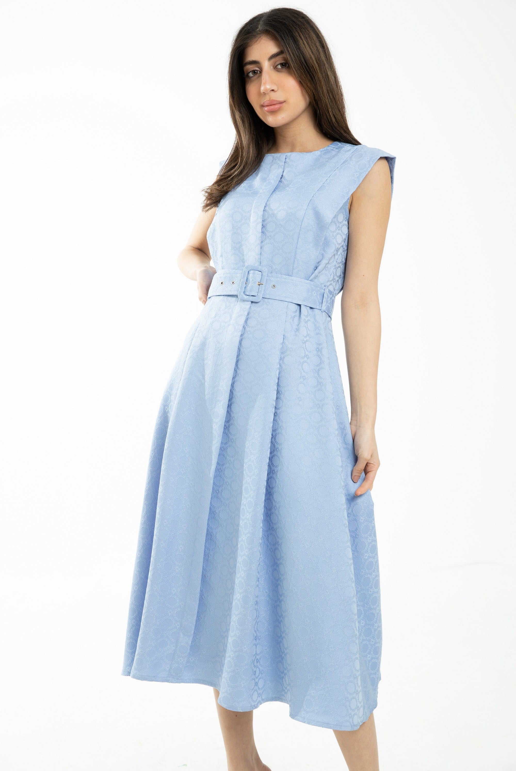 ميكا فستان ميدي بدون أكمام منقوشة بحزام على الخصر