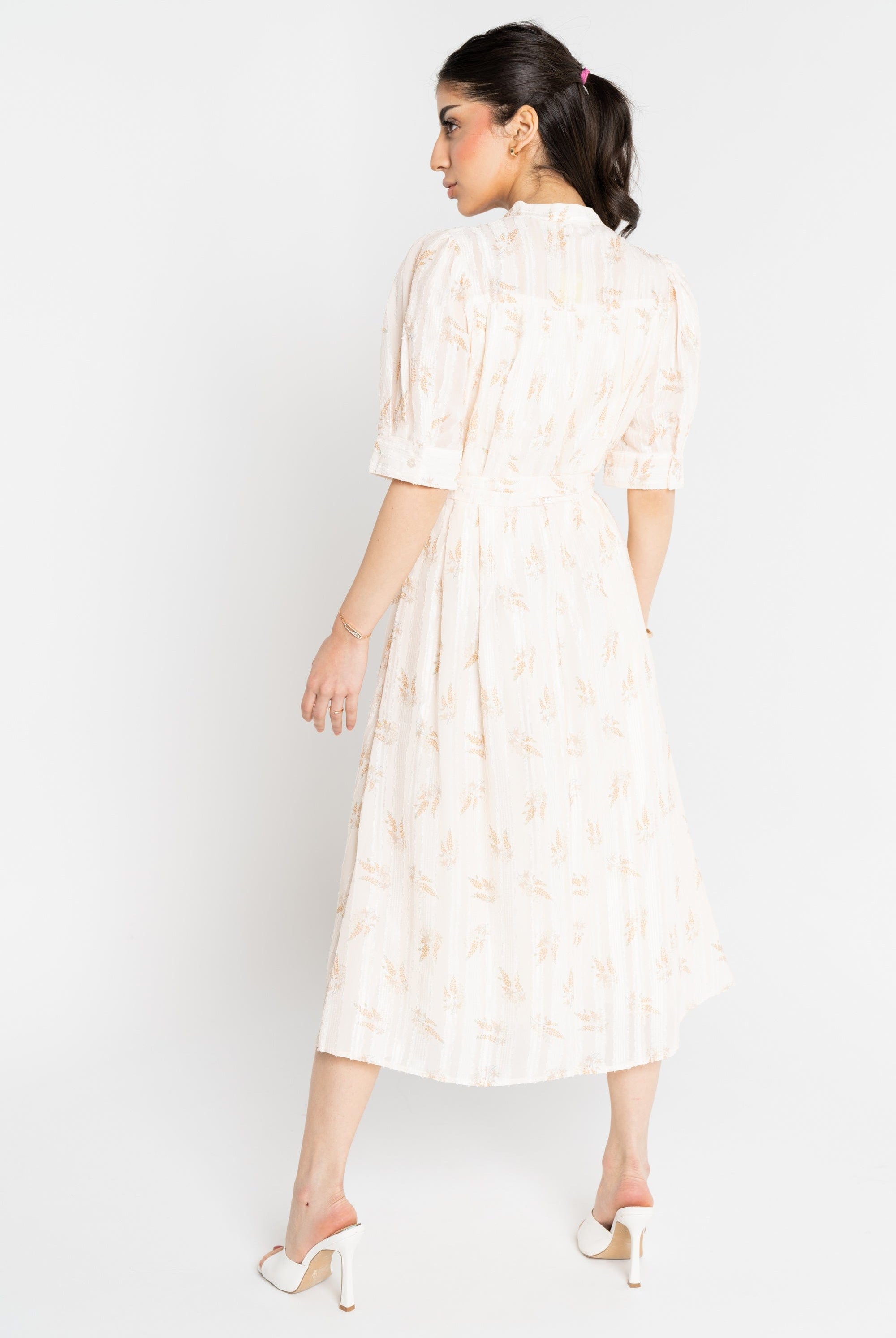 ميكا فستان ميدي منقوش بحزام على الخصر كم قصير نسائي