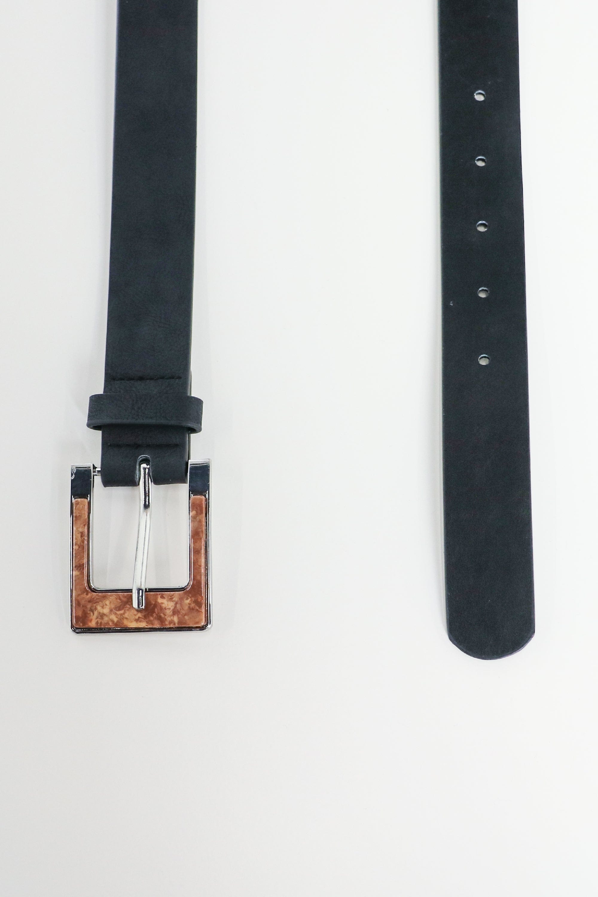 ميكا حزام جلدي نسائي توكة مربعة بيج نسائي أسود