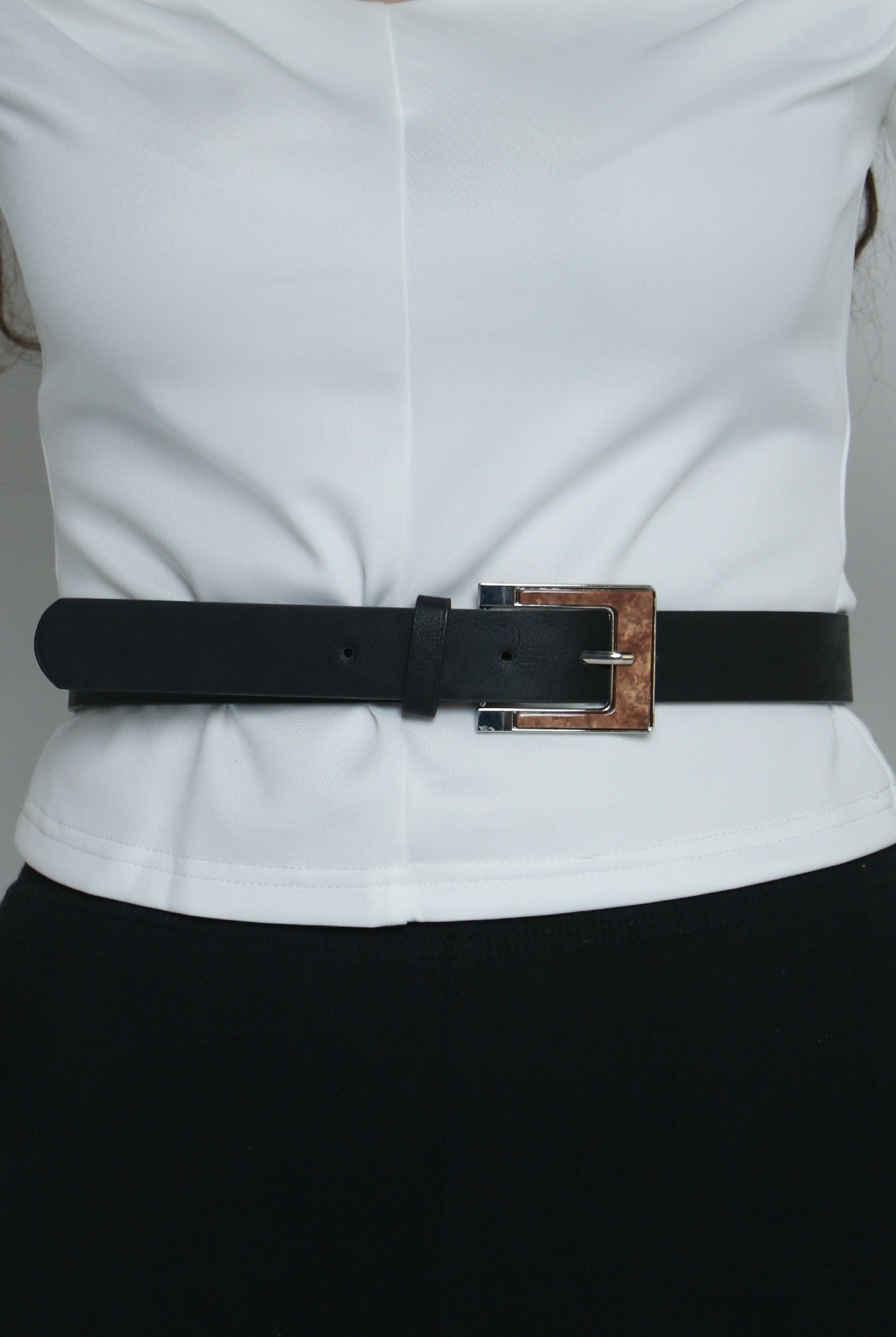 ميكا حزام جلدي نسائي توكة مربعة بيج نسائي أسود