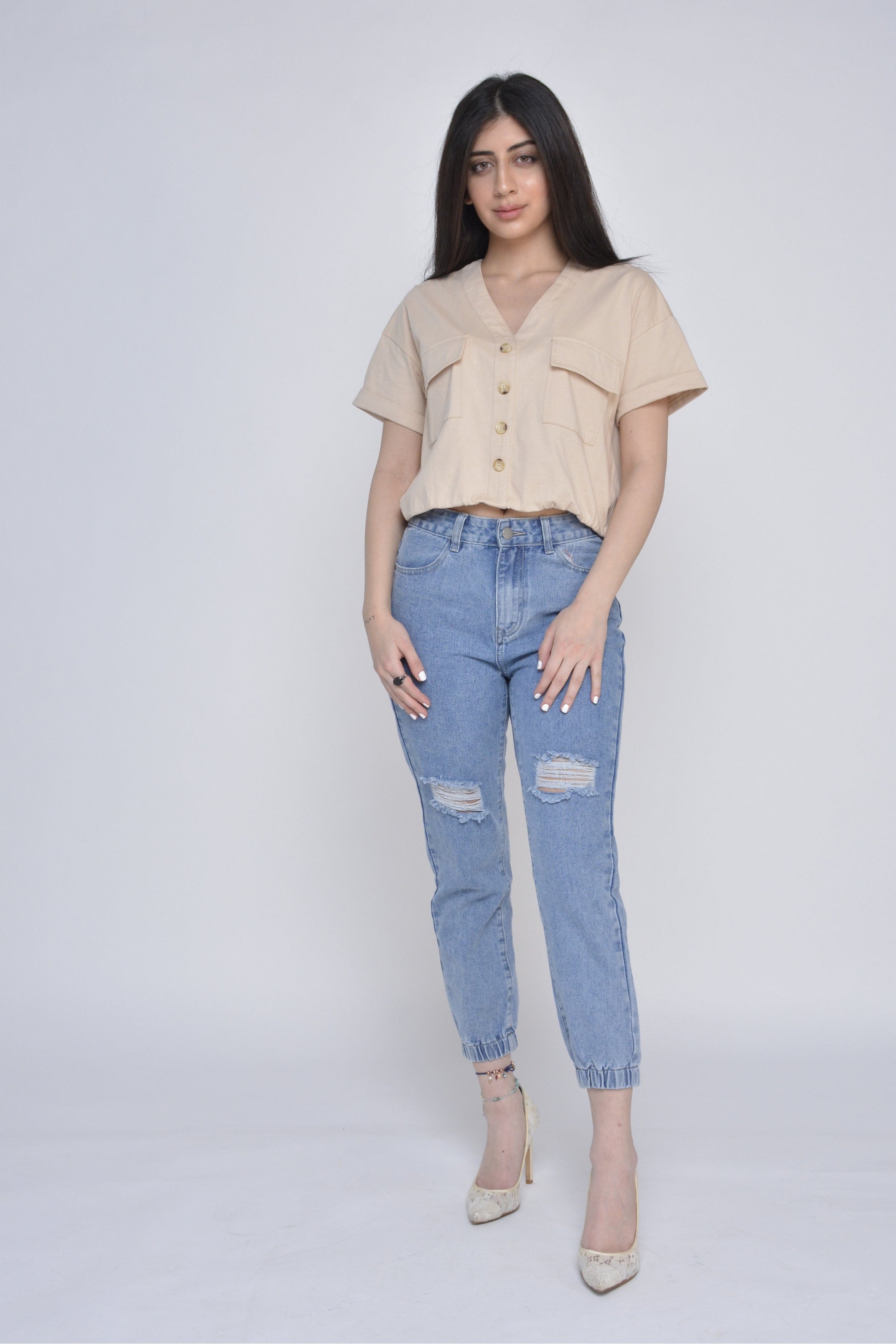 ميكا قميص نص بطن بجيوب وأزرار أمامية كم قصير نسائي