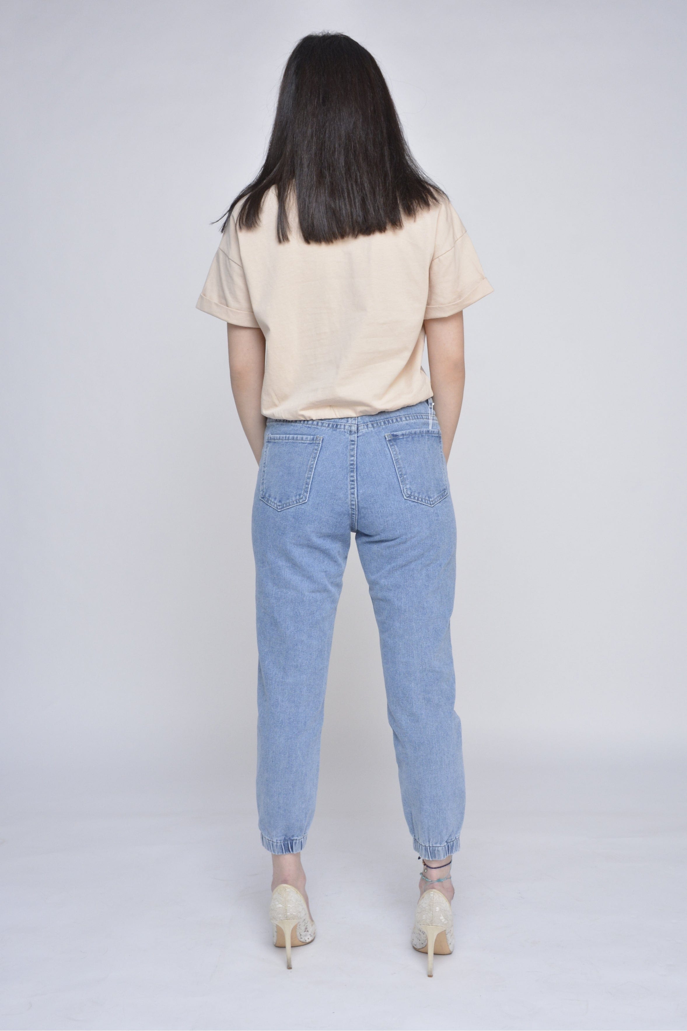 ميكا قميص نص بطن بجيوب وأزرار أمامية كم قصير نسائي