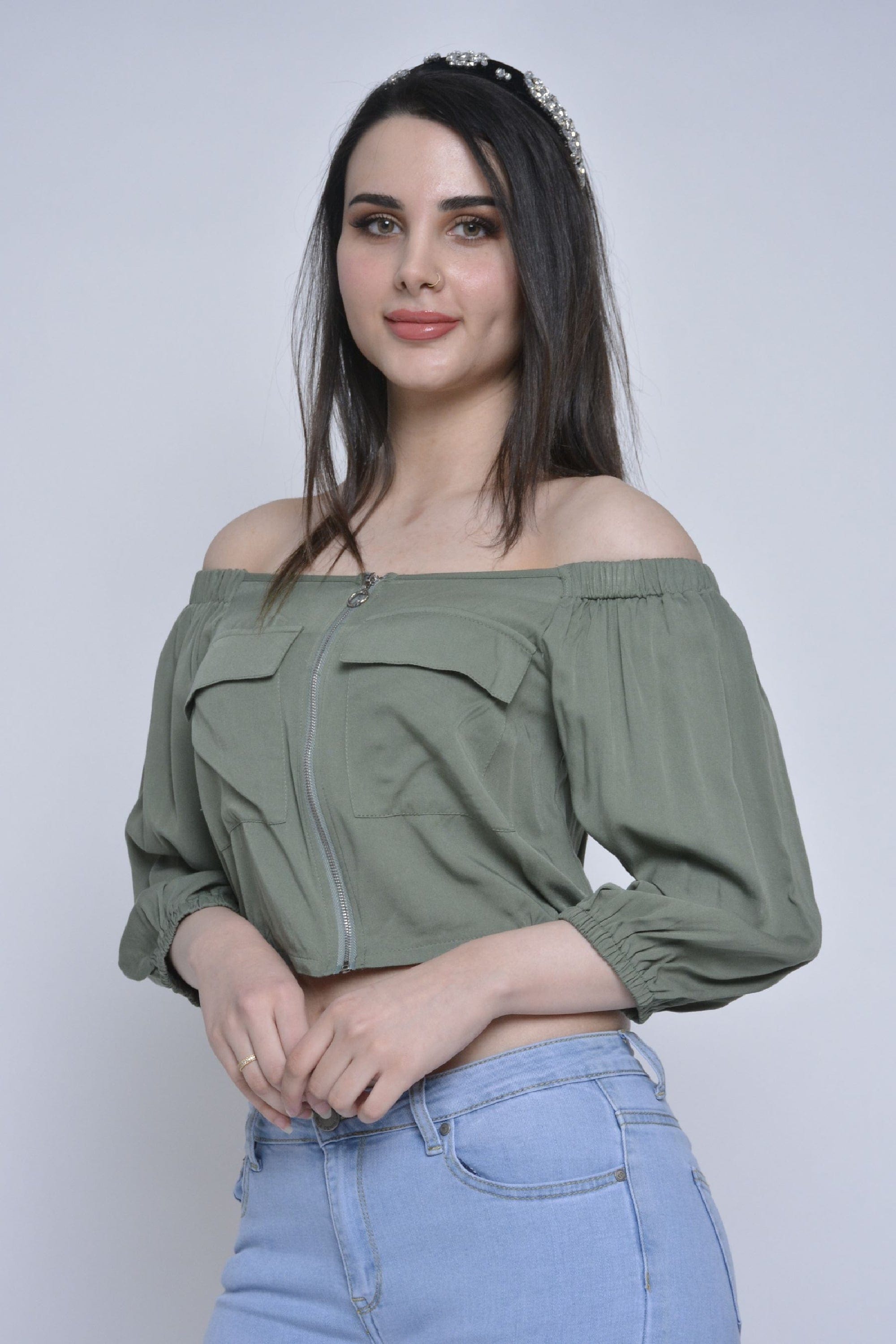 ميكا بلوزة نص بطن أوف شولدر بجيوب أمامية وسحاب