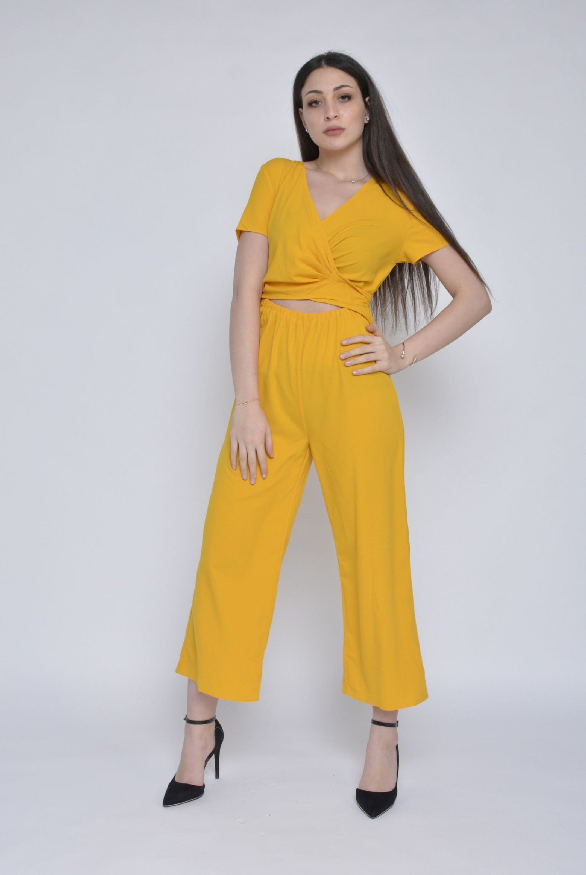 ميكا جمبسوت ضيق مفتوح من البطن